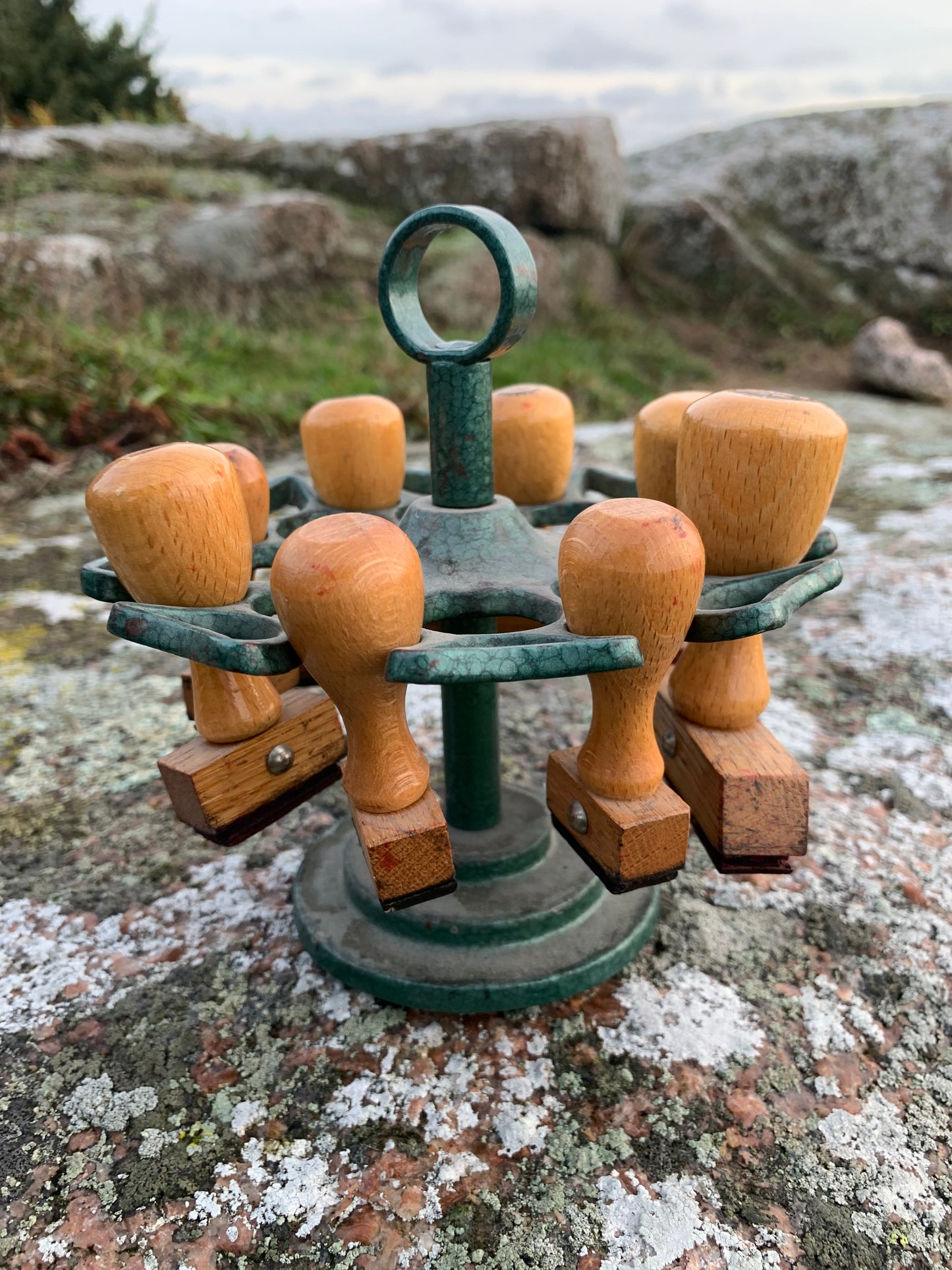 Gammel stempelholder med stempler
