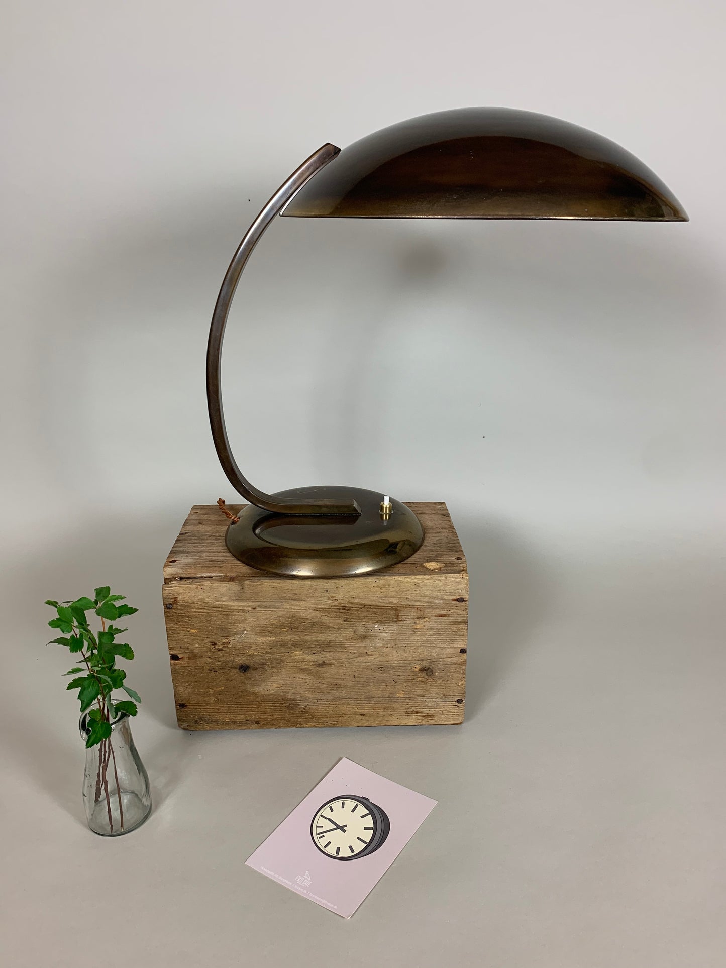 Escolux bordlampe i mørkpoleret messing