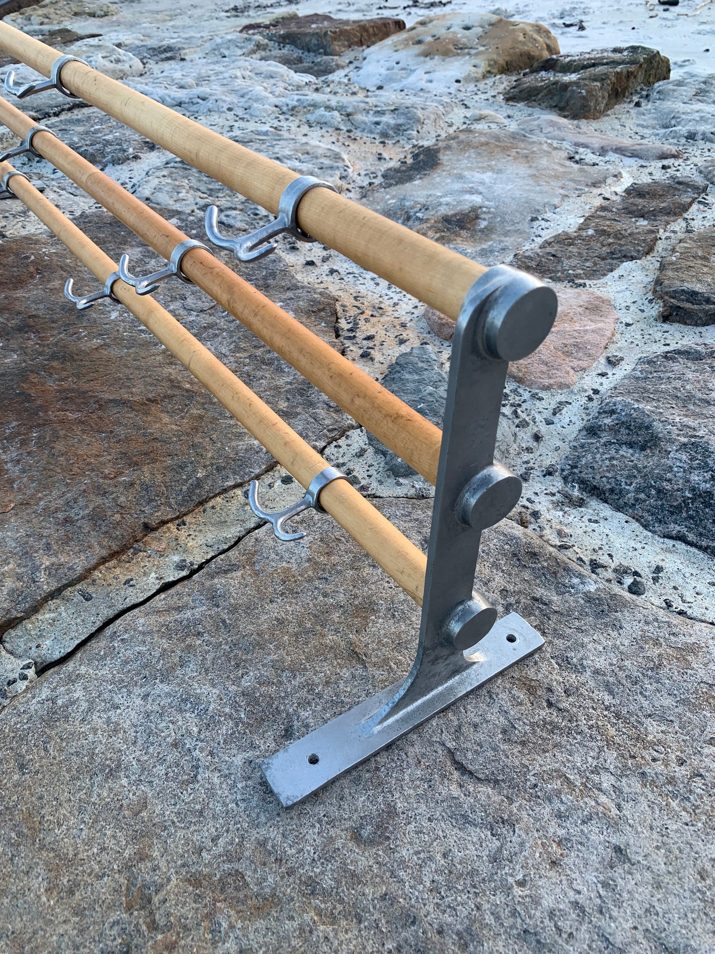 Hylde med hatteknage - Designet af Gunnar Bolin i 1937