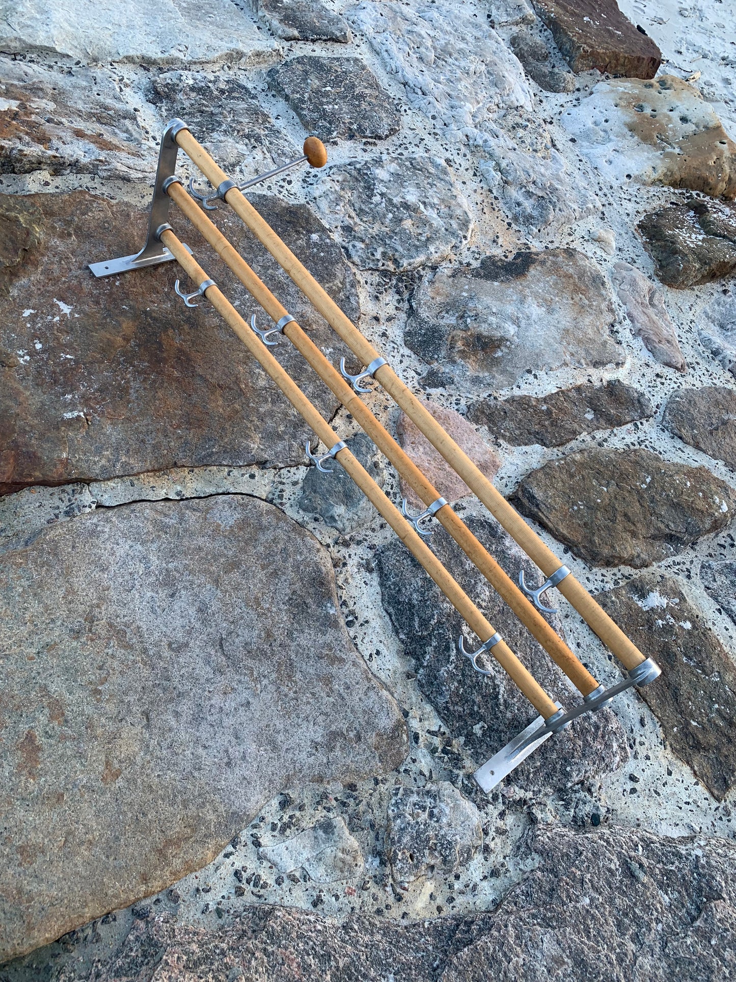 Hylde med hatteknage - Designet af Gunnar Bolin i 1937