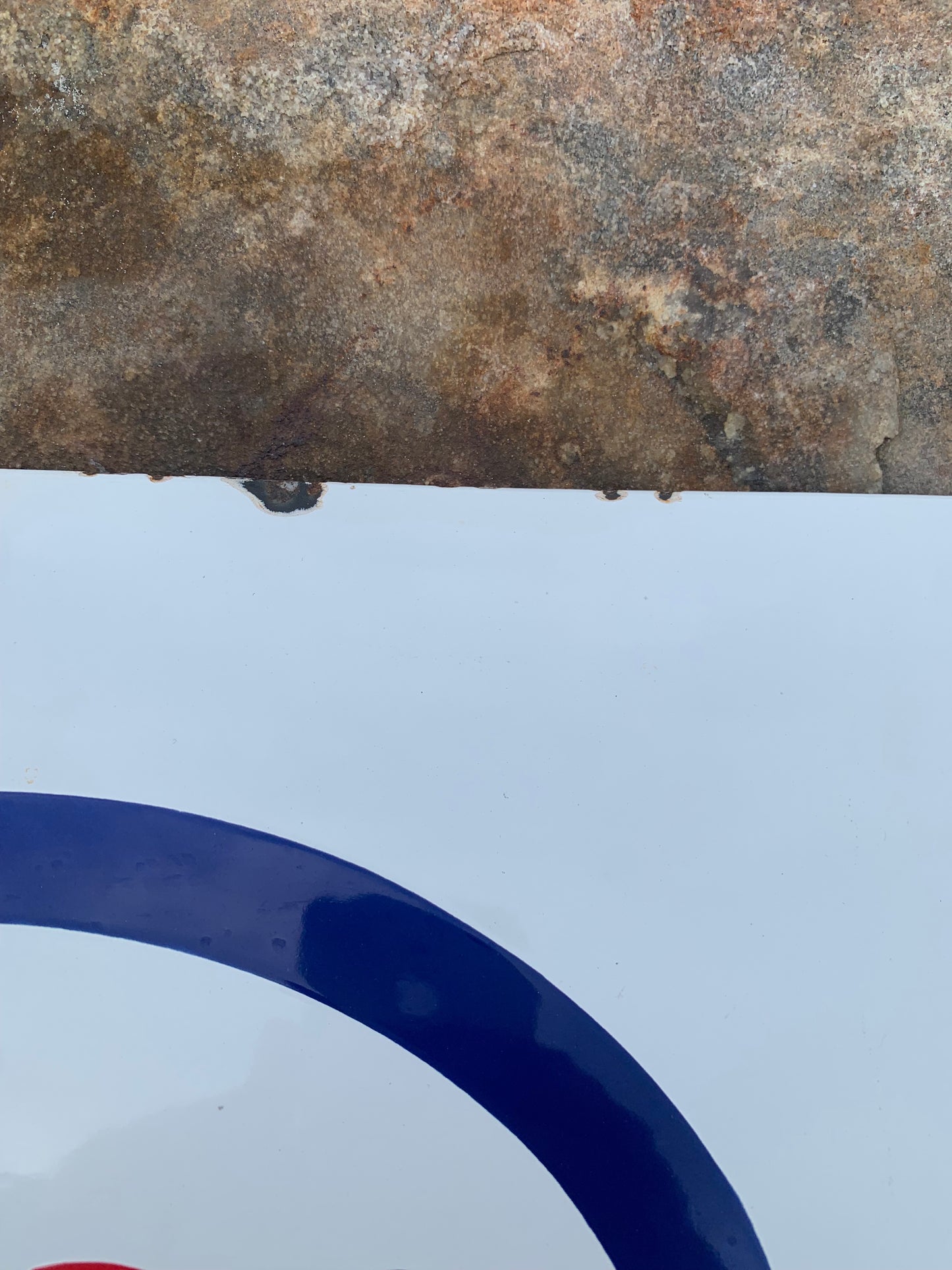 Emaljeskilt med Kaptajn Haddock og Esso