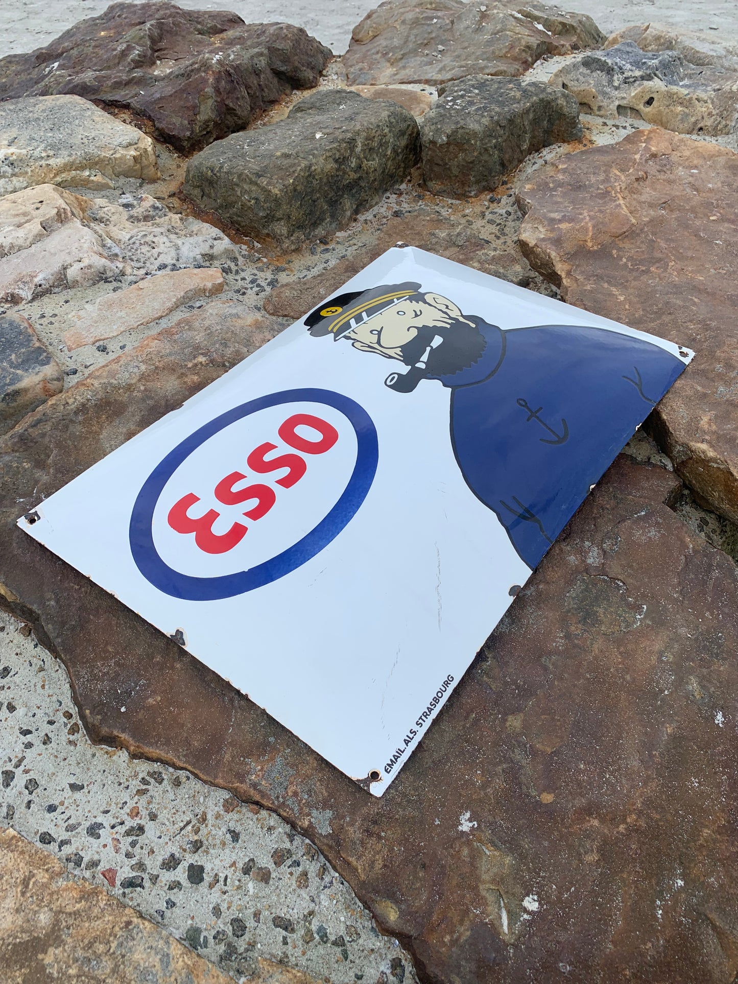 Emaljeskilt med Kaptajn Haddock og Esso