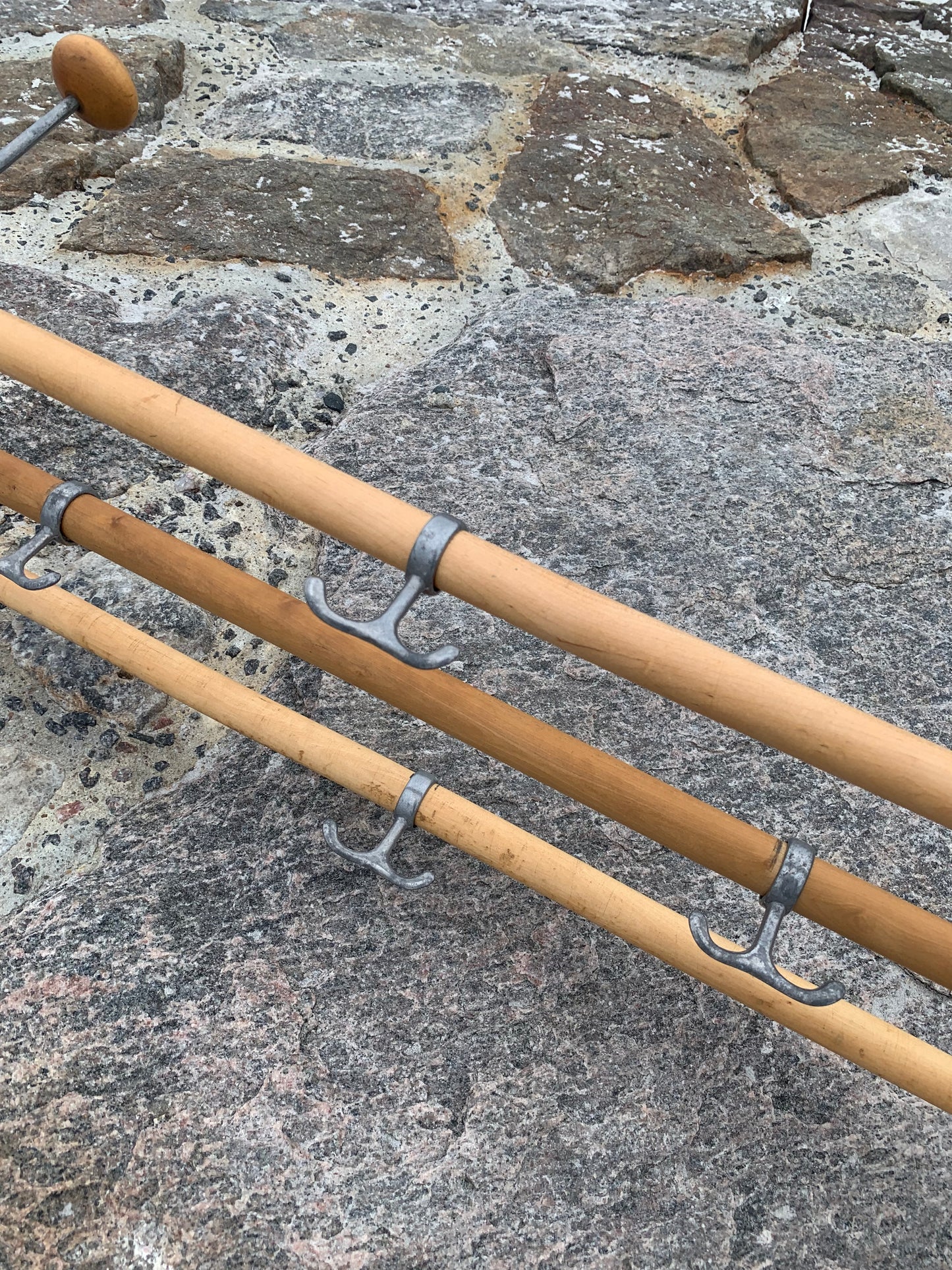 Hylde med hatteknage - Designet af Gunnar Bolin i 1937