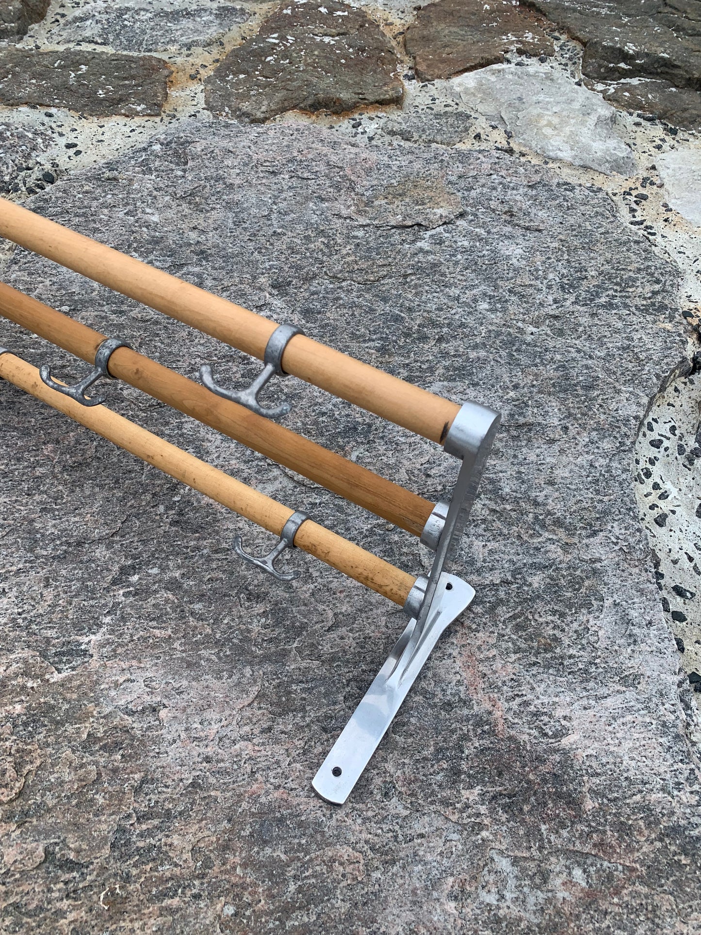 Hylde med hatteknage - Designet af Gunnar Bolin i 1937