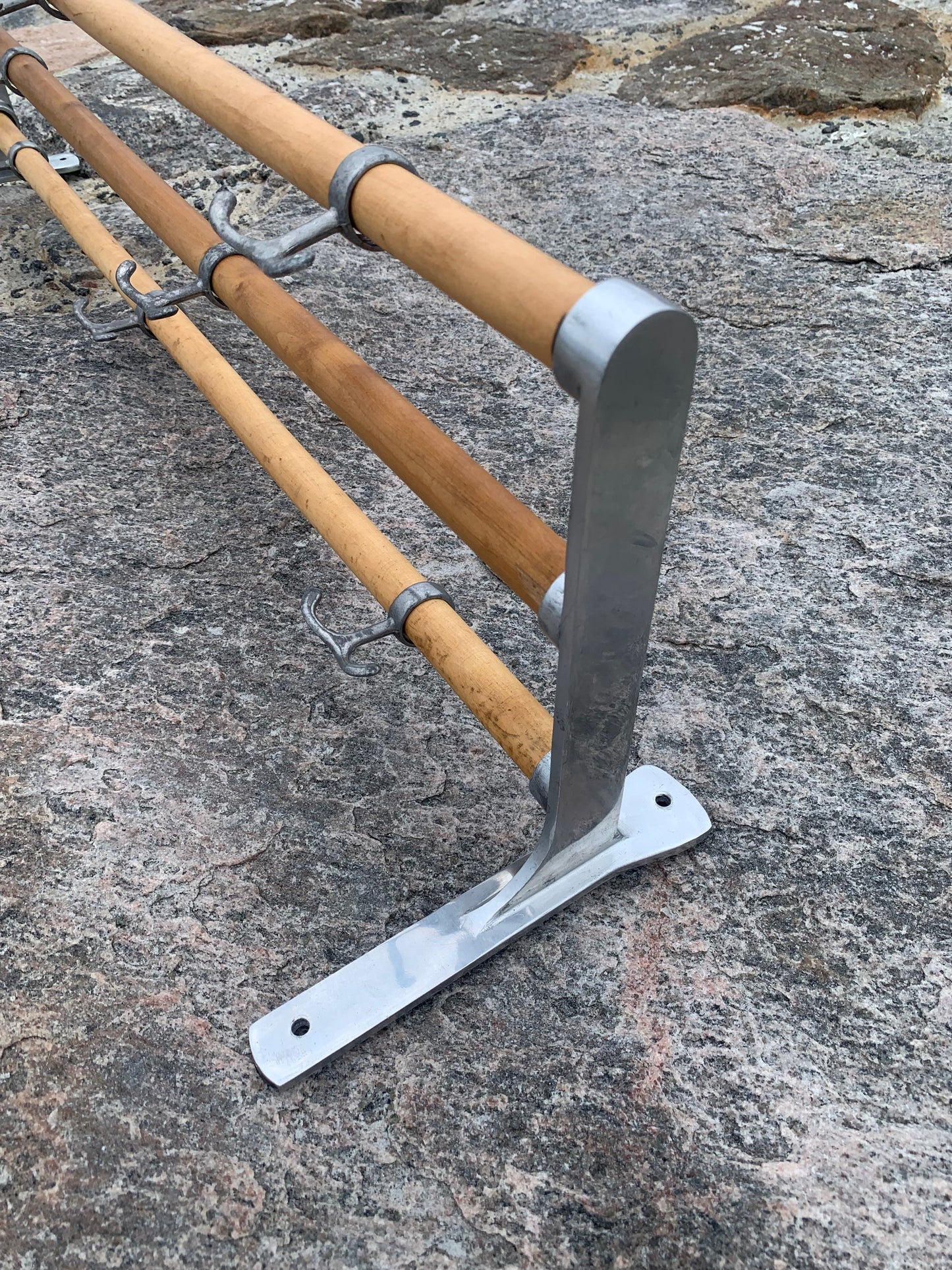 Hylde med hatteknage - Designet af Gunnar Bolin i 1937