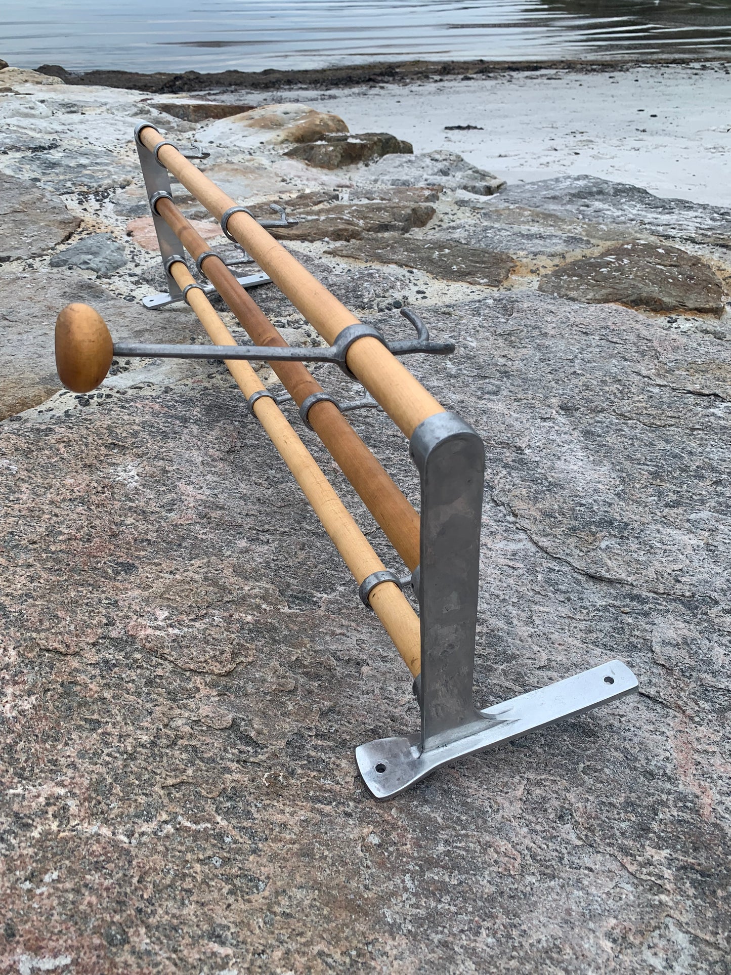 Hylde med hatteknage - Designet af Gunnar Bolin i 1937