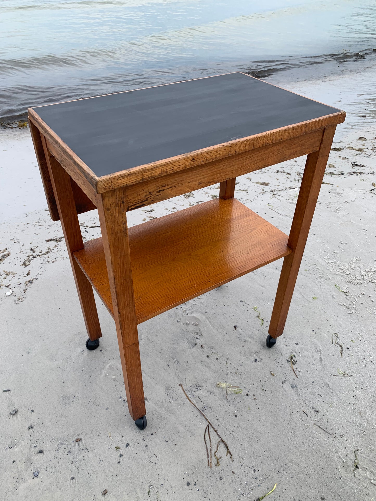 Klapbord med hjul og mange detaljer
