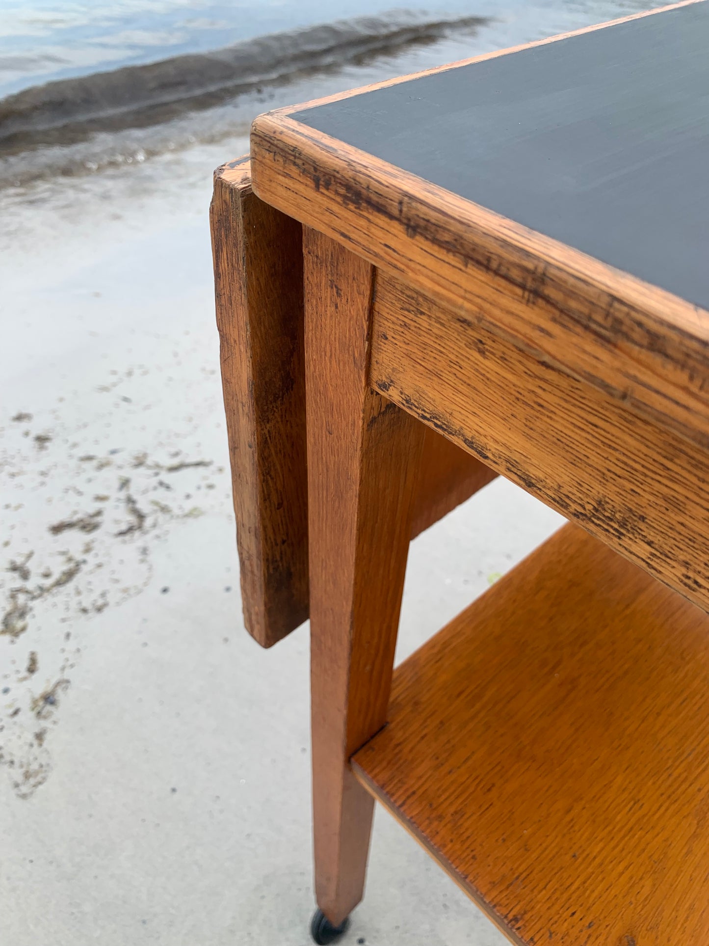 Klapbord med hjul og mange detaljer