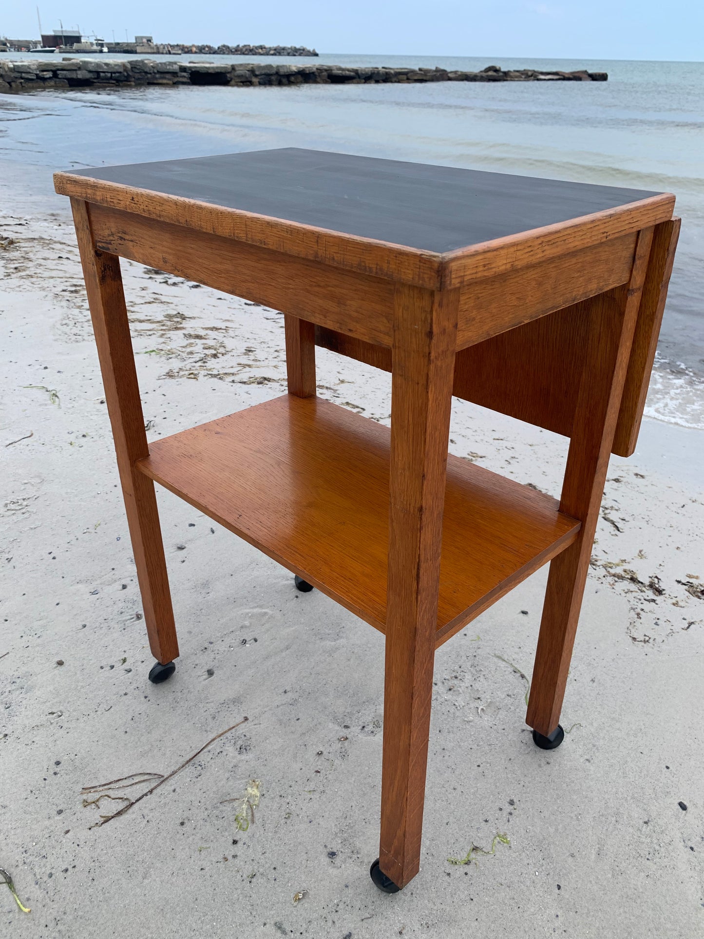 Klapbord med hjul og mange detaljer