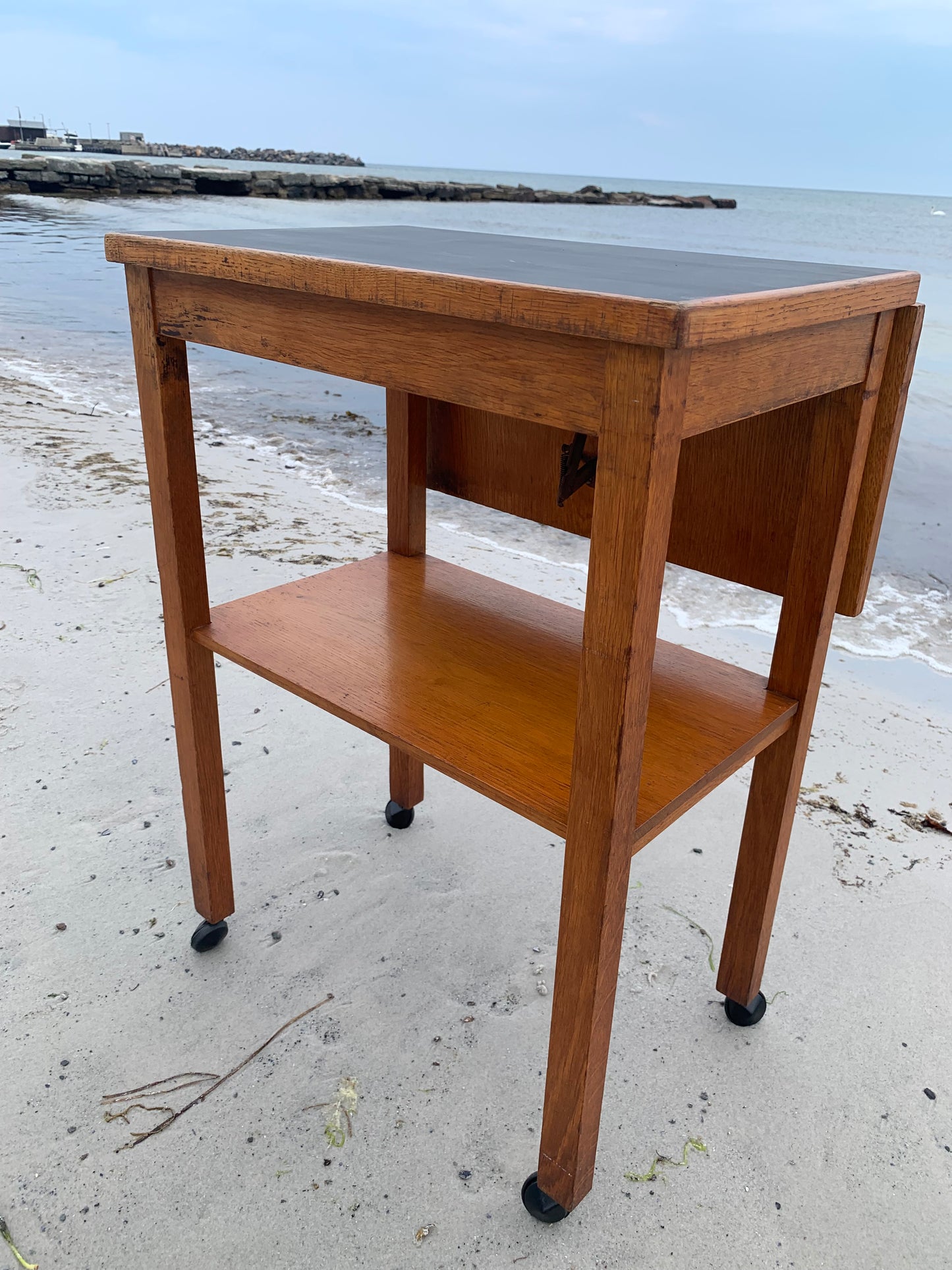 Klapbord med hjul og mange detaljer