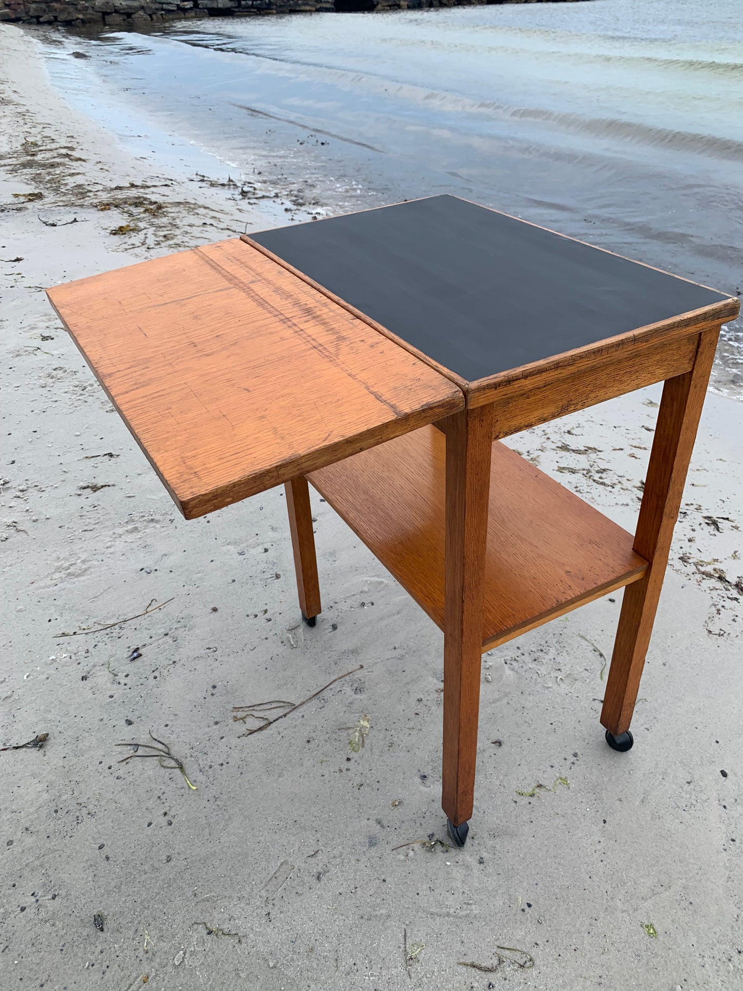 Klapbord med hjul og mange detaljer