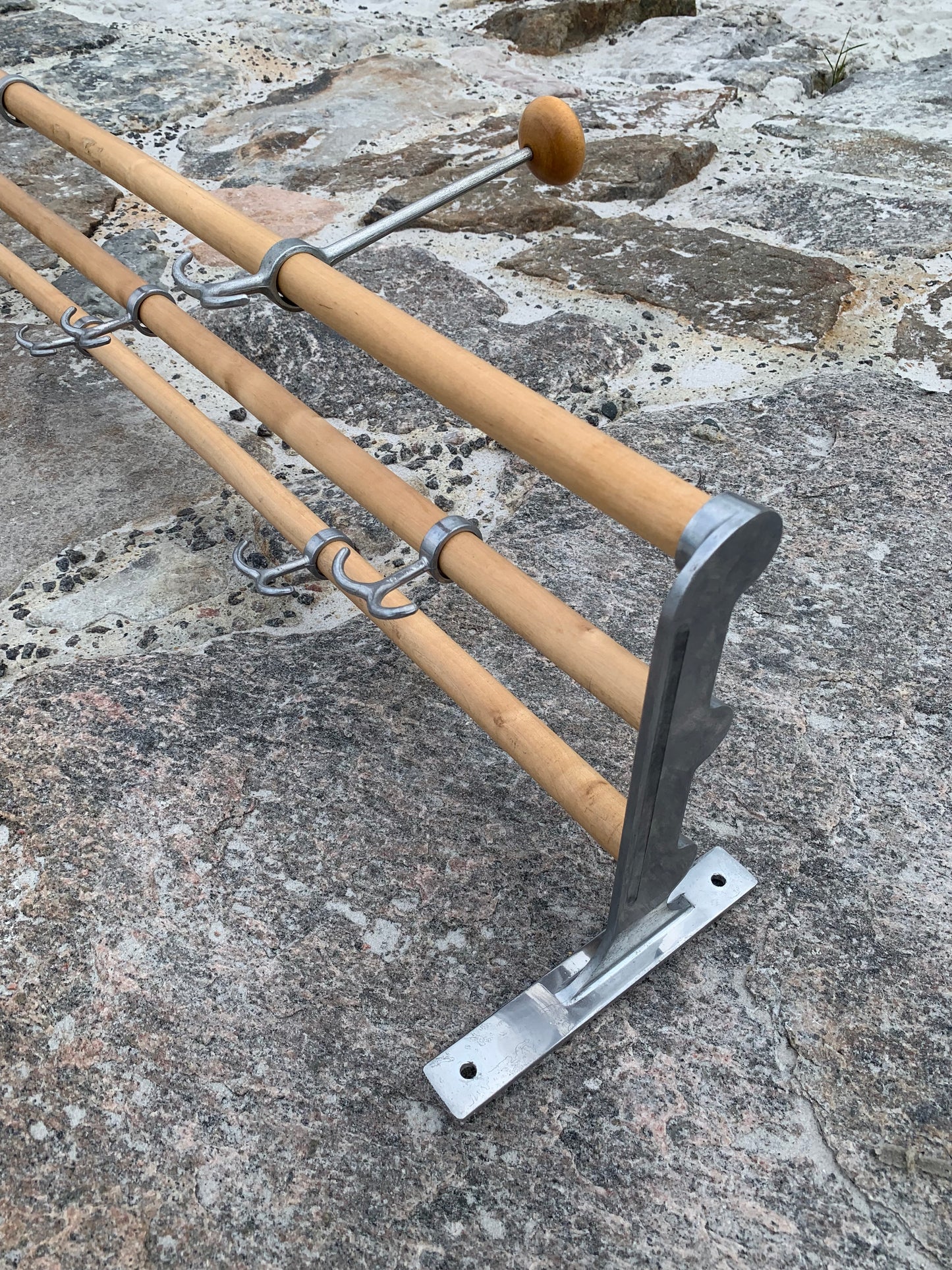 Hylde med hatteknage - Designet af Gunnar Bolin i 1937