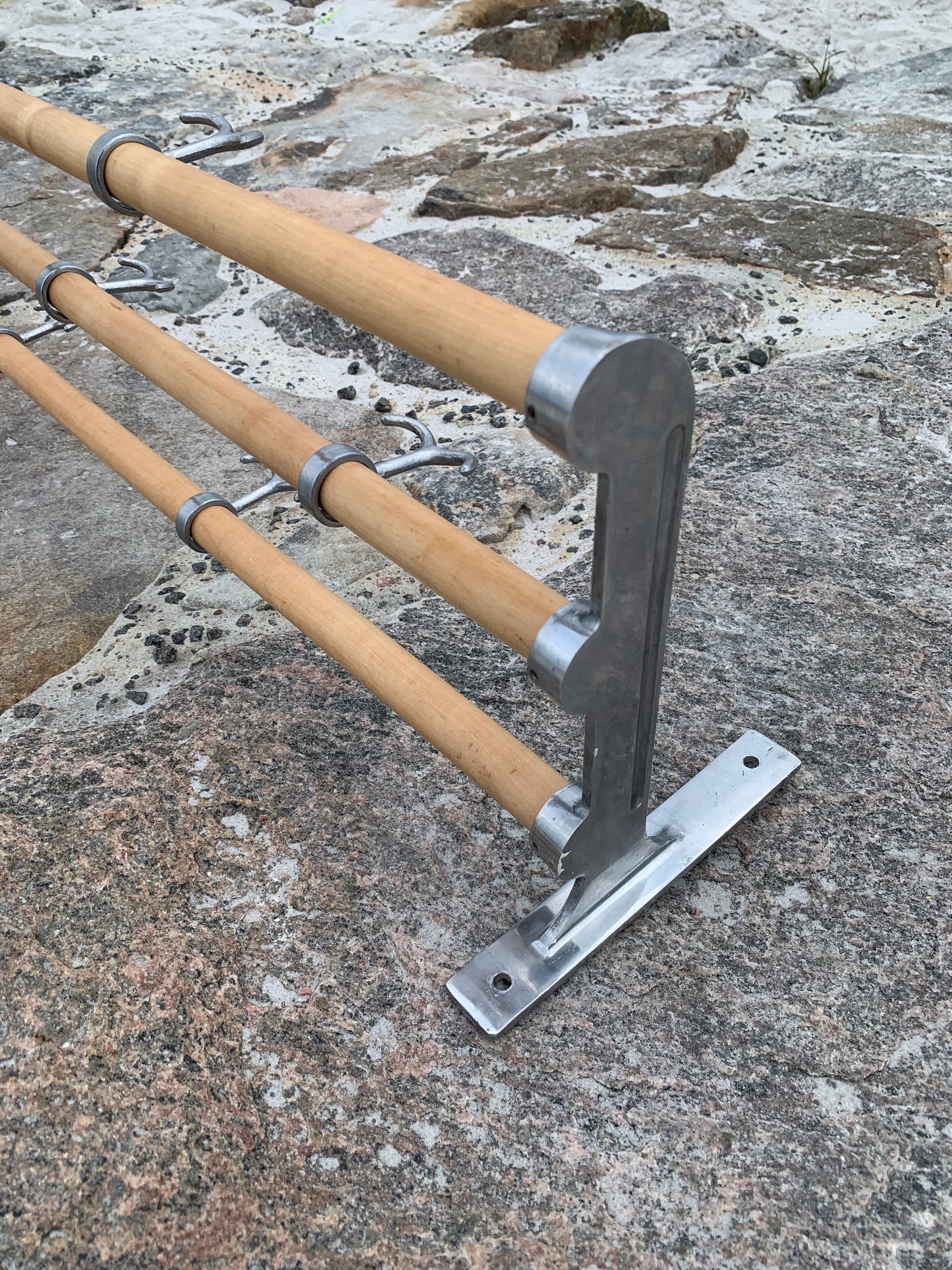 Hylde med hatteknage - Designet af Gunnar Bolin i 1937