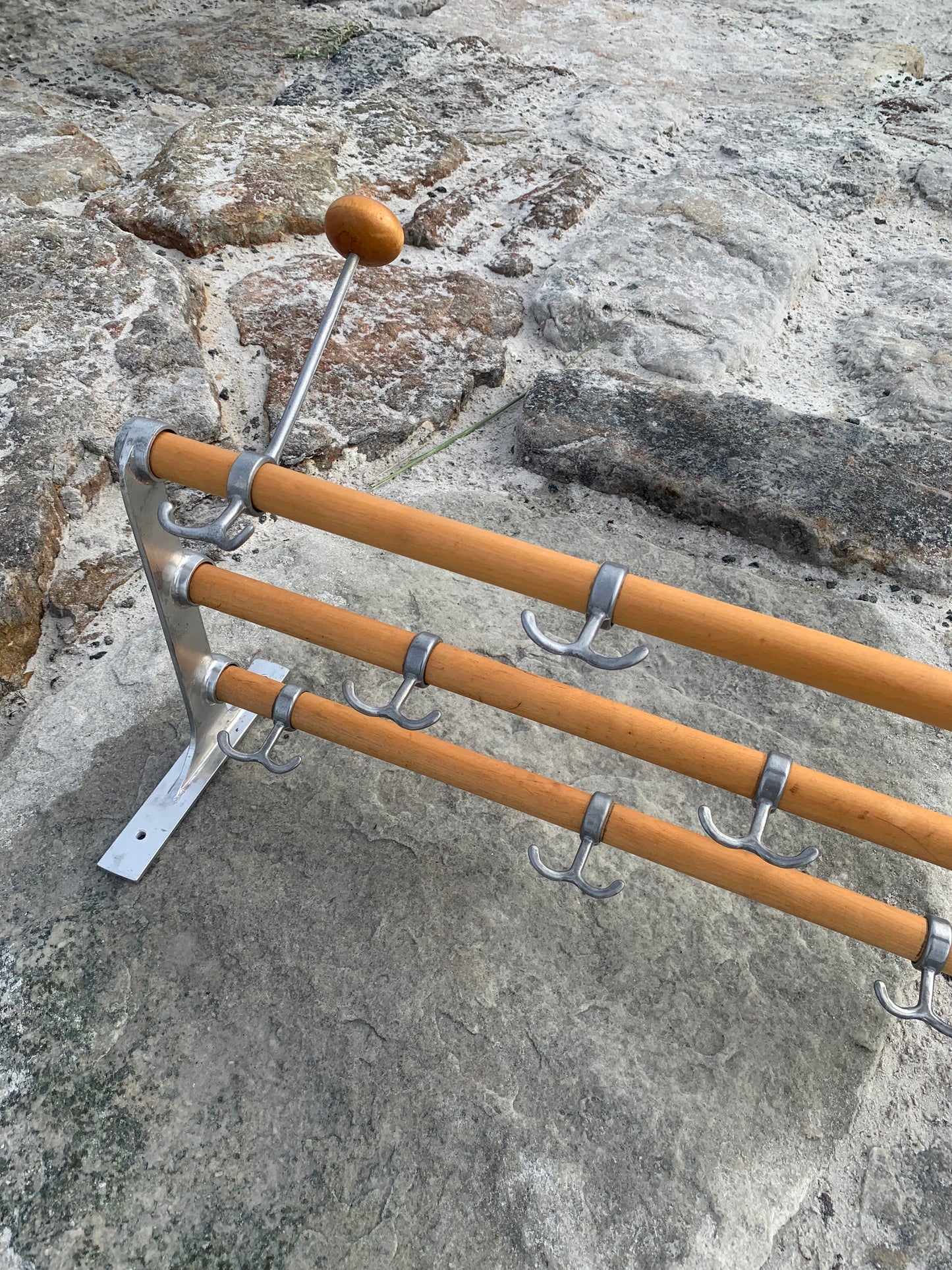 Hylde med hatteknage - Designet af Gunnar Bolin i 1937