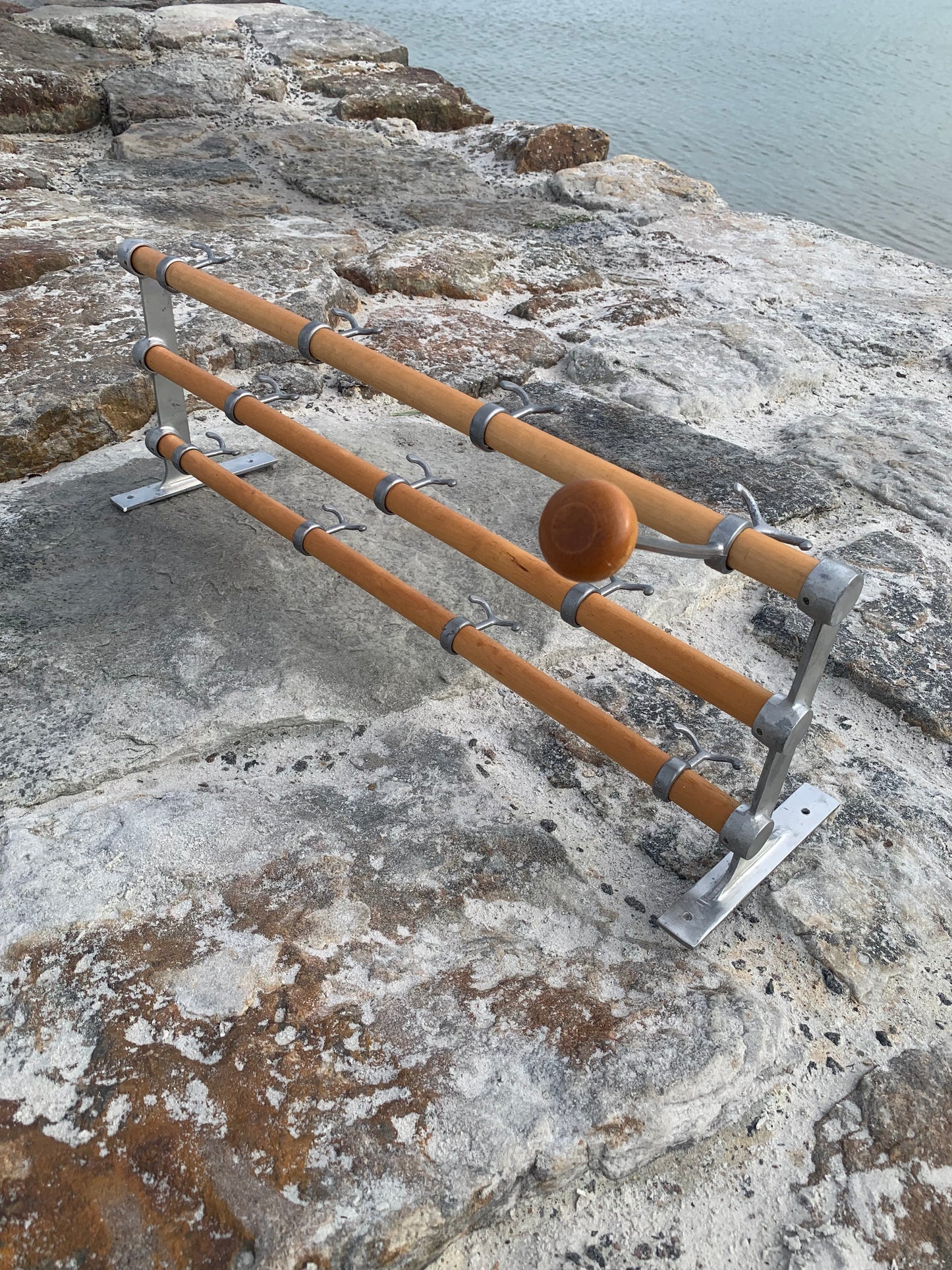 Hylde med hatteknage - Designet af Gunnar Bolin i 1937