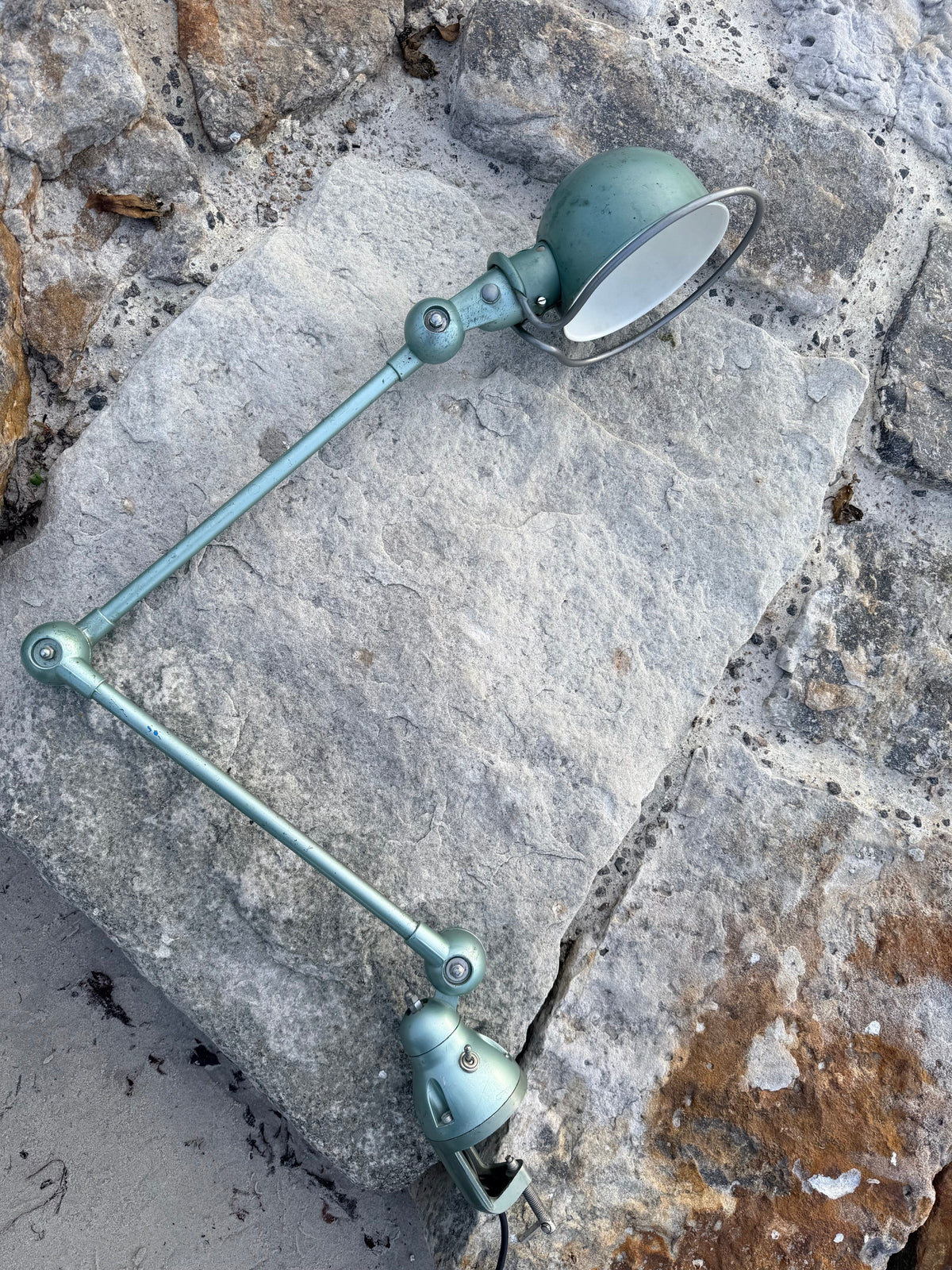 Jieldé med to arme og bordbeslag