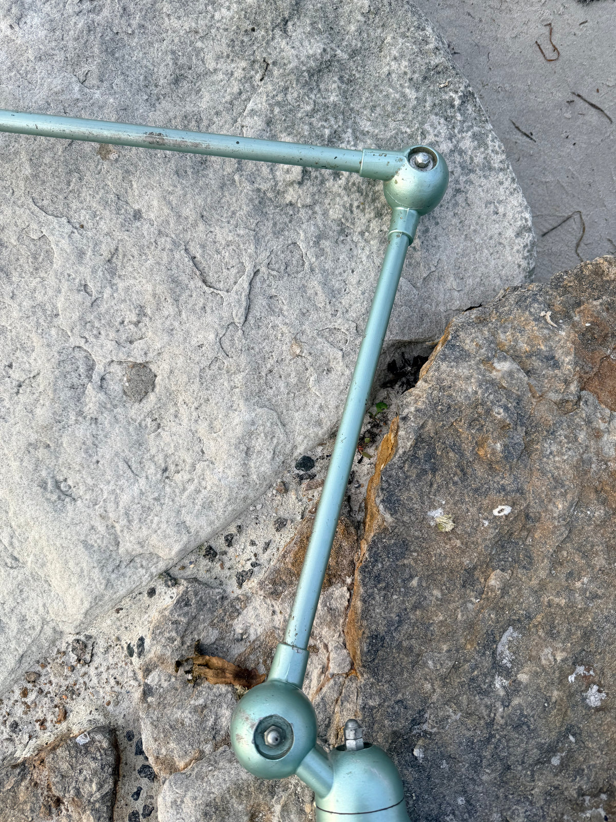 Jieldé med to arme og bordbeslag
