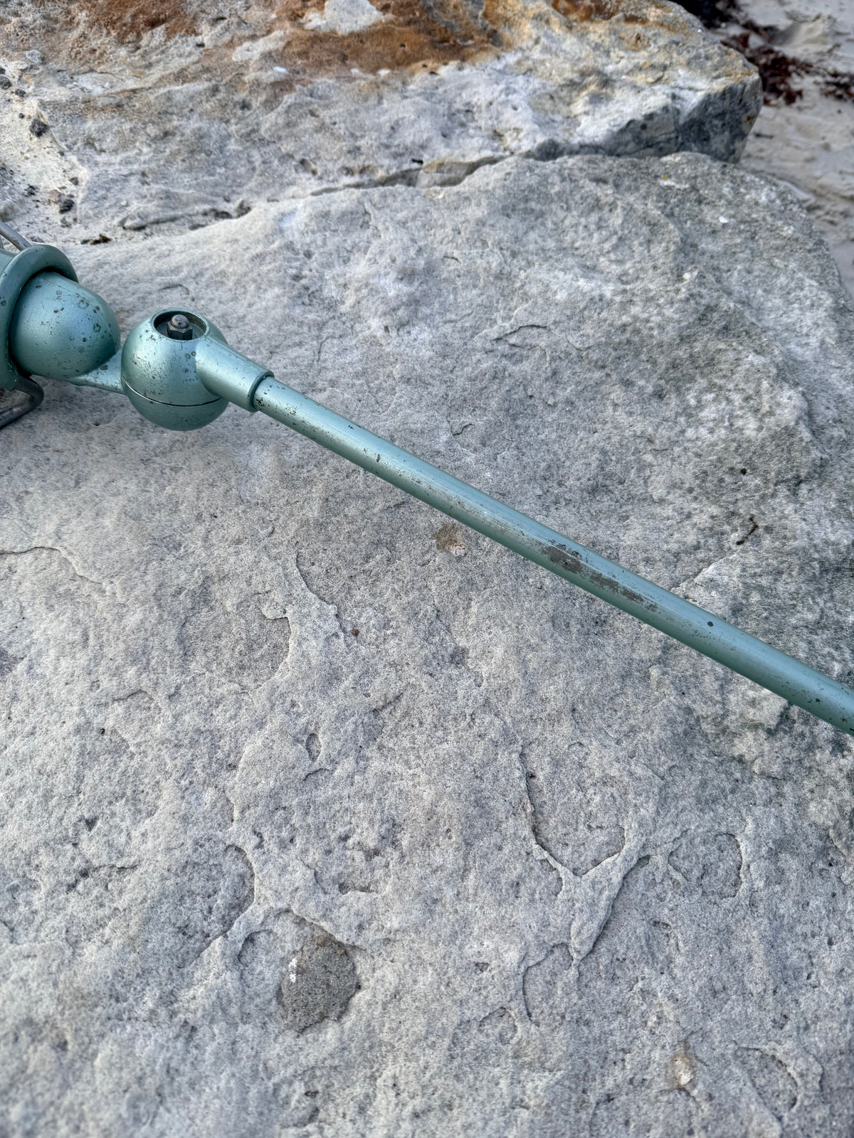 Jieldé med to arme og bordbeslag