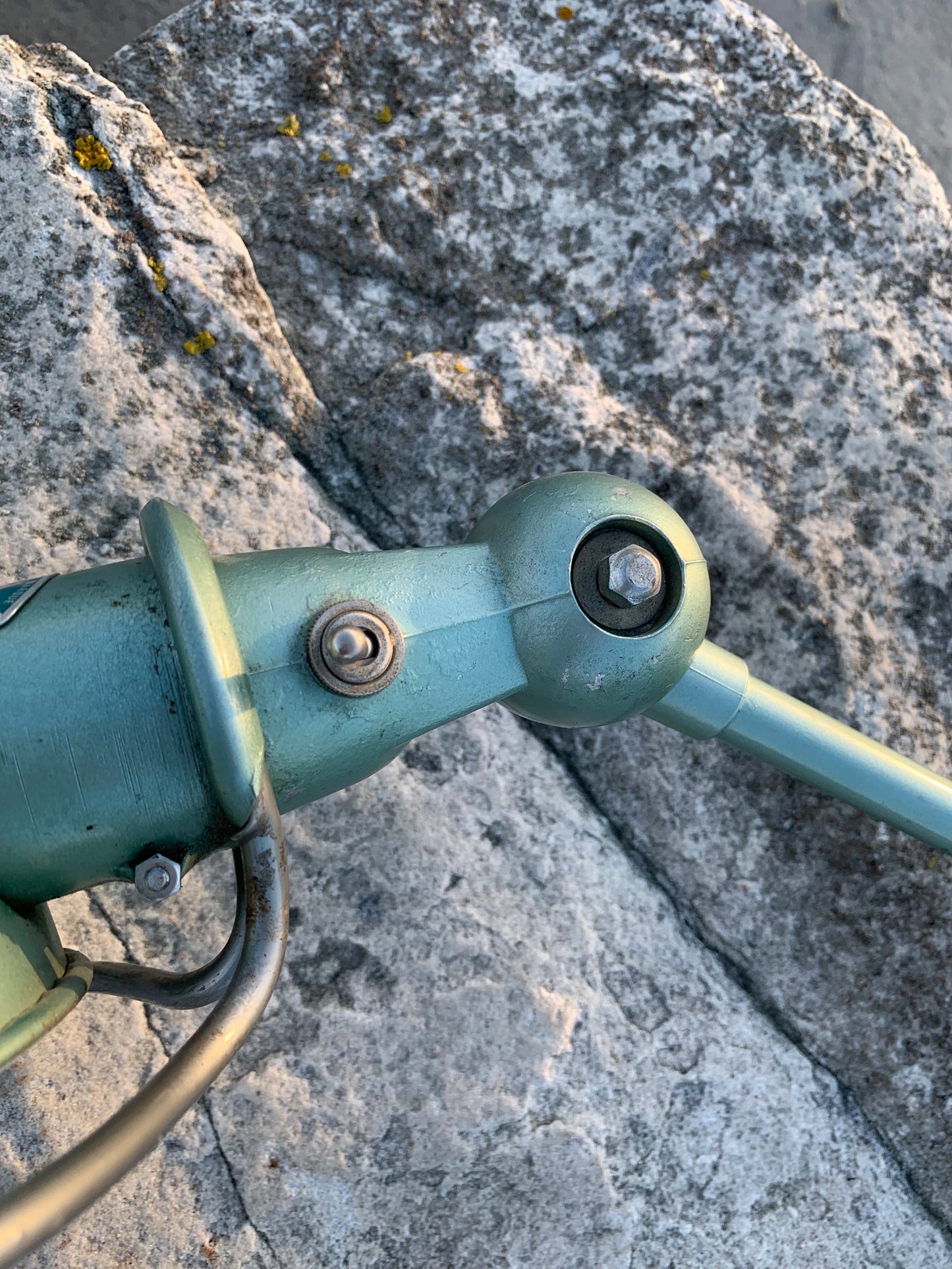 Jieldé med 2 arme og bordbeslag - Grøn