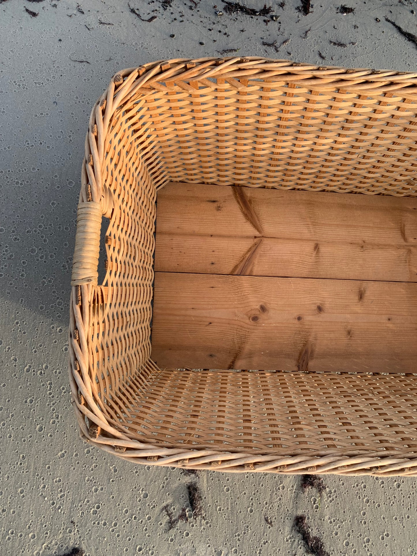 Linnedkurv med træbund