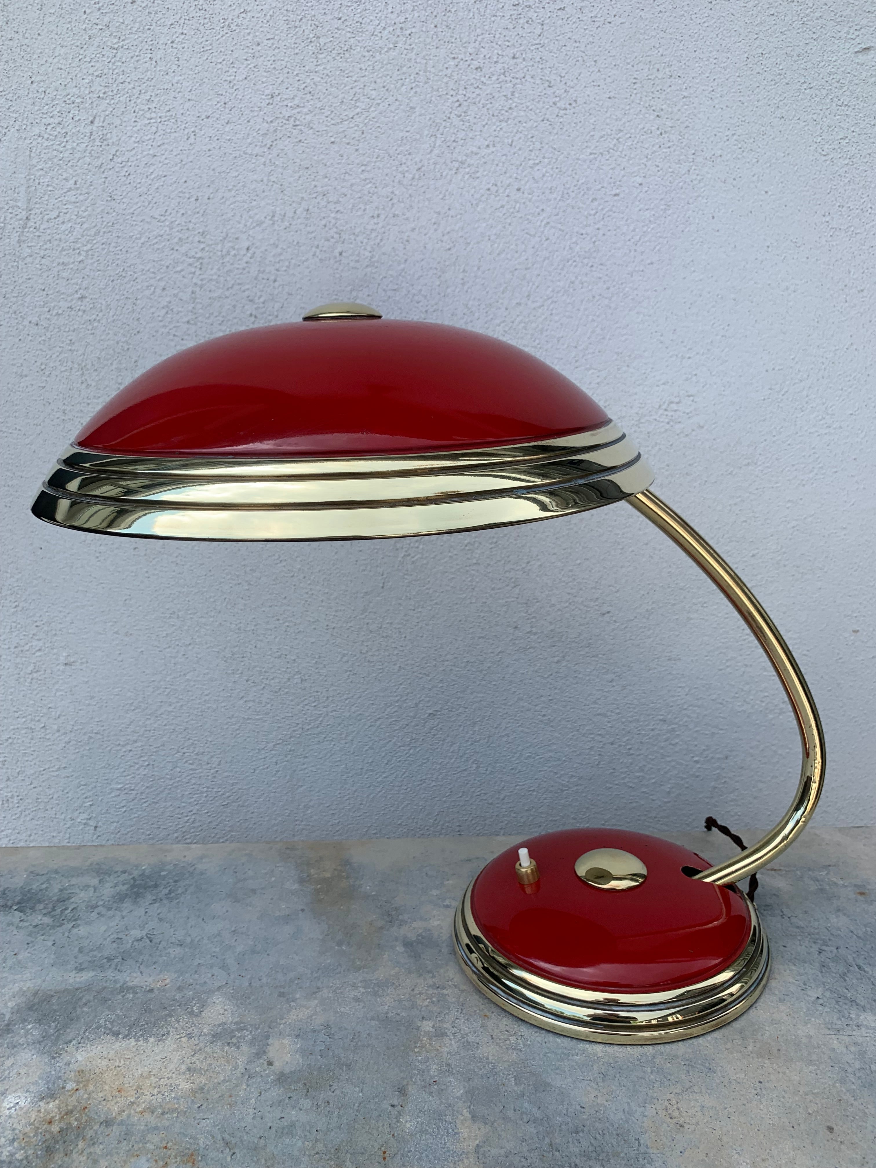 Helo lampe - Rød/messing – FRU DUE