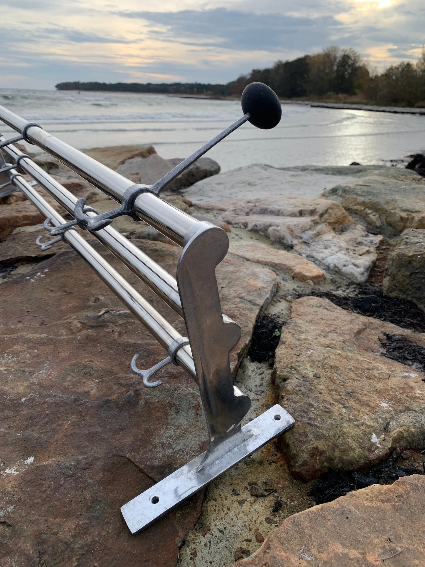 Hylde med hatteknage - Designet af Gunnar Bolin i 1937