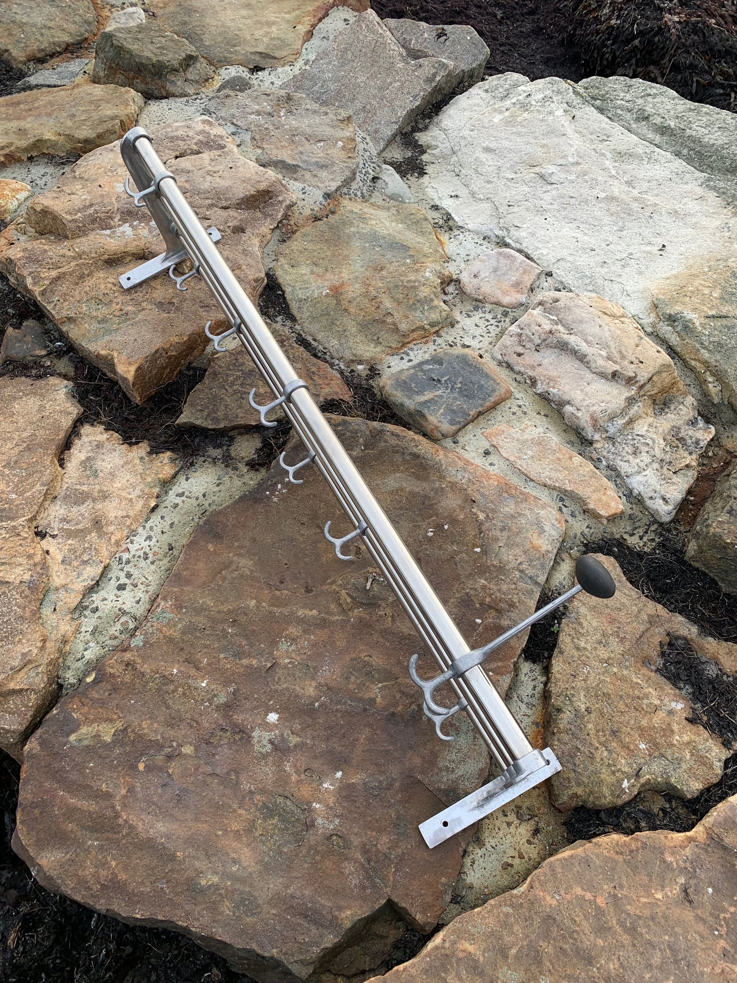 Hylde med hatteknage - Designet af Gunnar Bolin i 1937