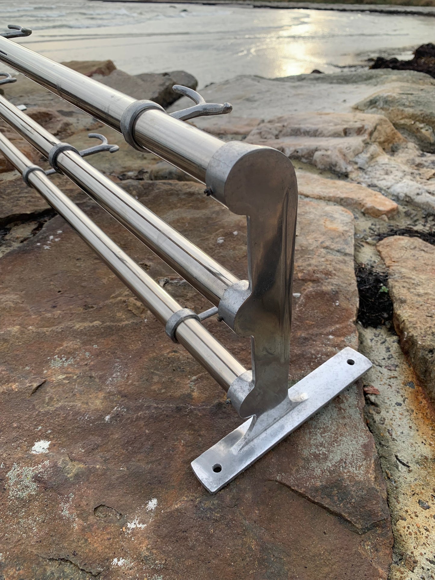 Hylde med hatteknage - Designet af Gunnar Bolin i 1937