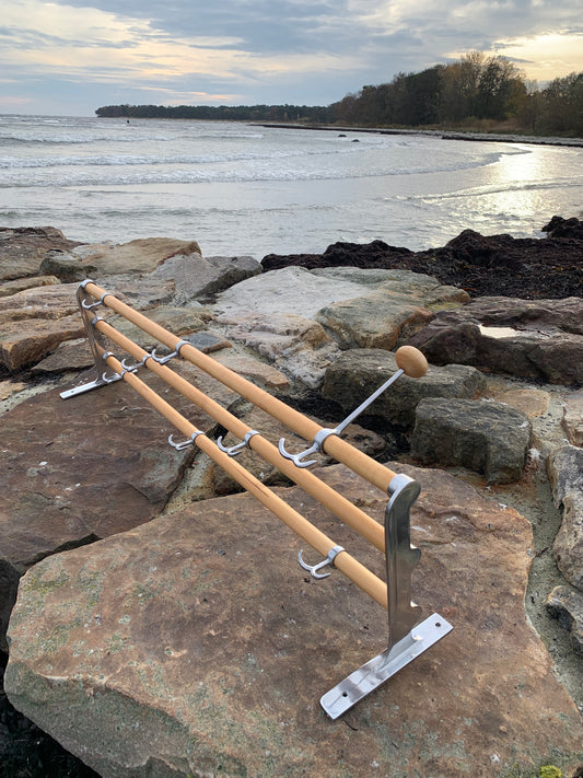 Hylde med hatteknage- Designet af Gunnar Bolin i 1937