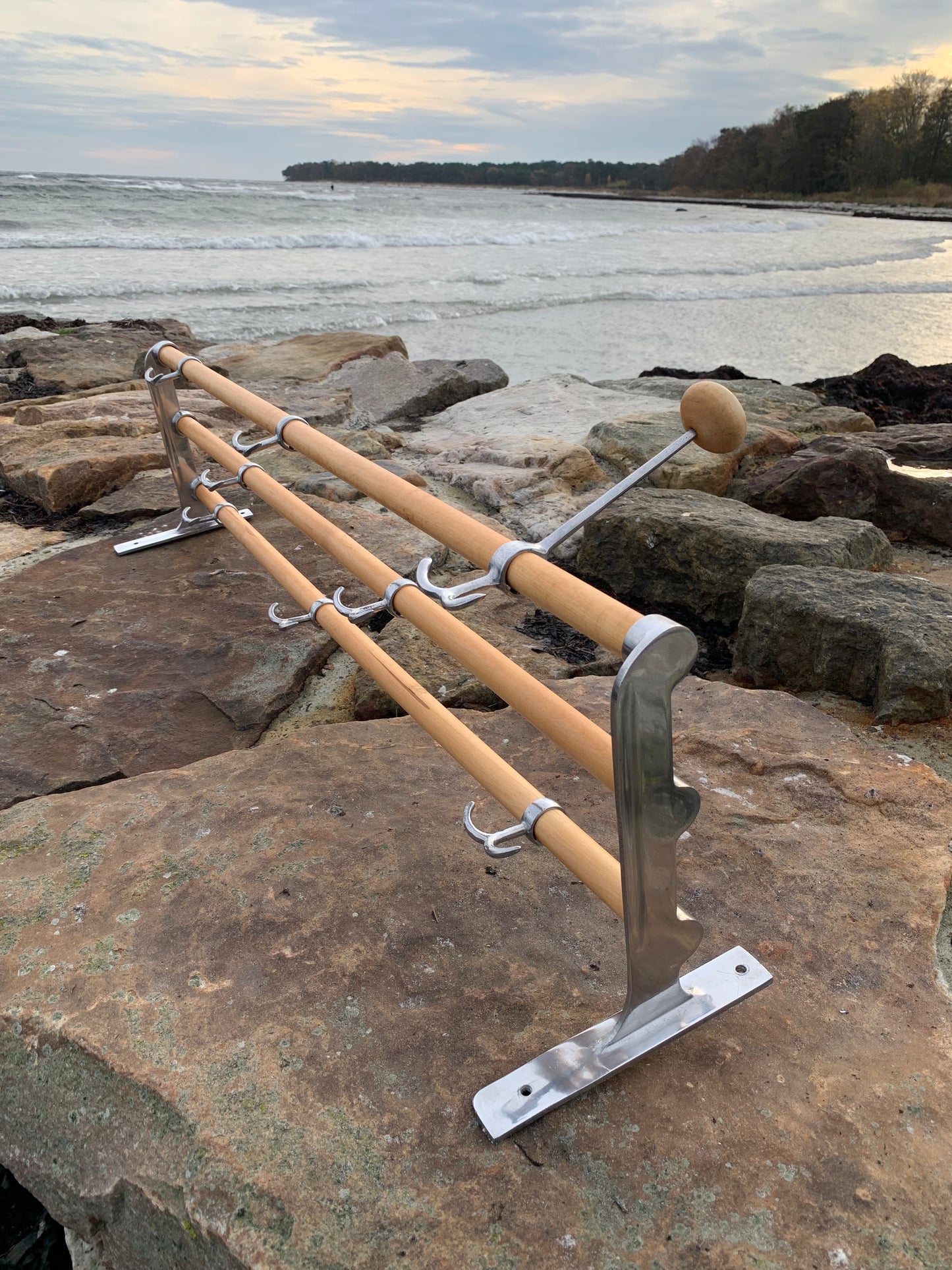 Hylde med hatteknage- Designet af Gunnar Bolin i 1937