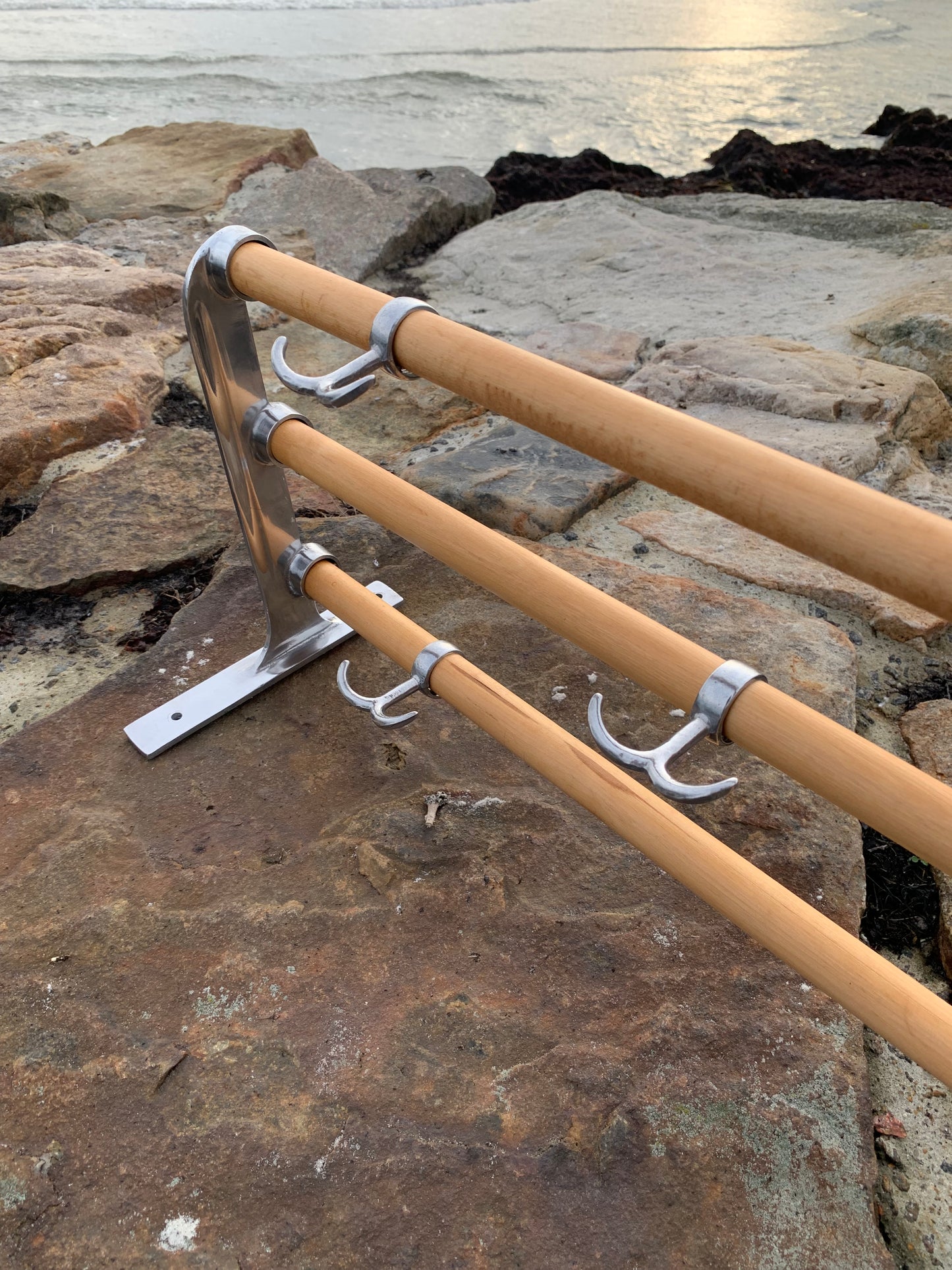 Hylde med hatteknage- Designet af Gunnar Bolin i 1937