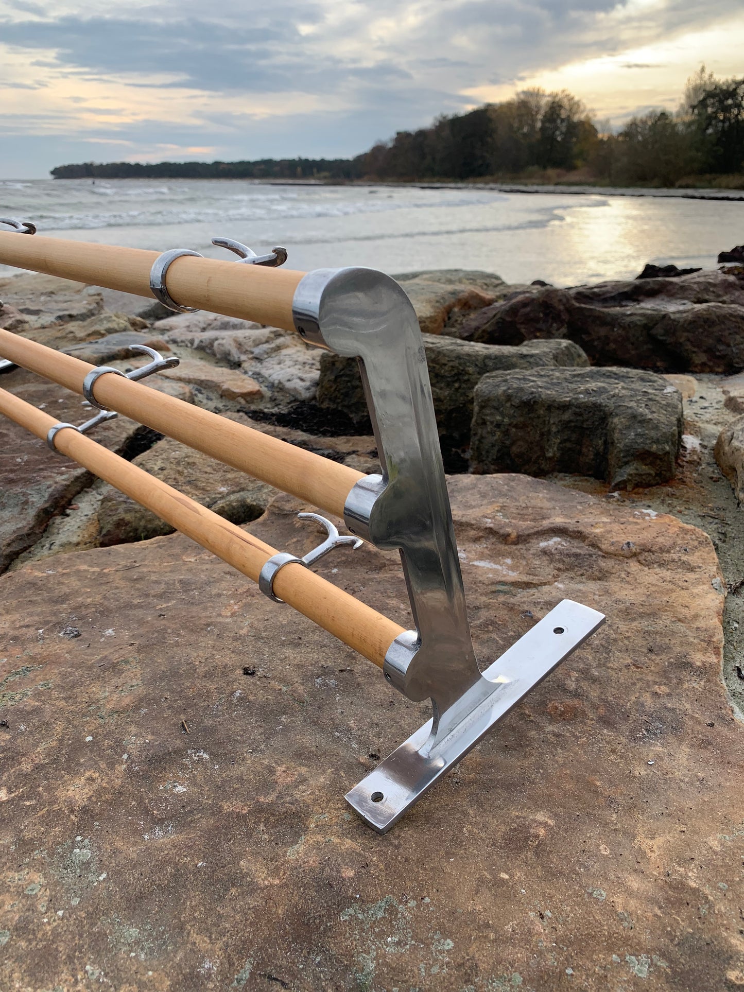 Hylde med hatteknage- Designet af Gunnar Bolin i 1937