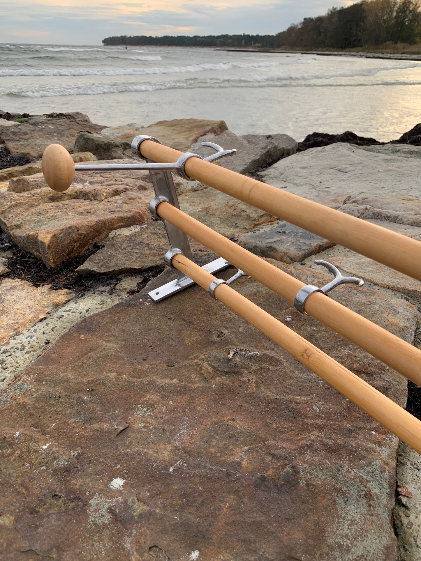 Hylde med hatteknage- Designet af Gunnar Bolin i 1937