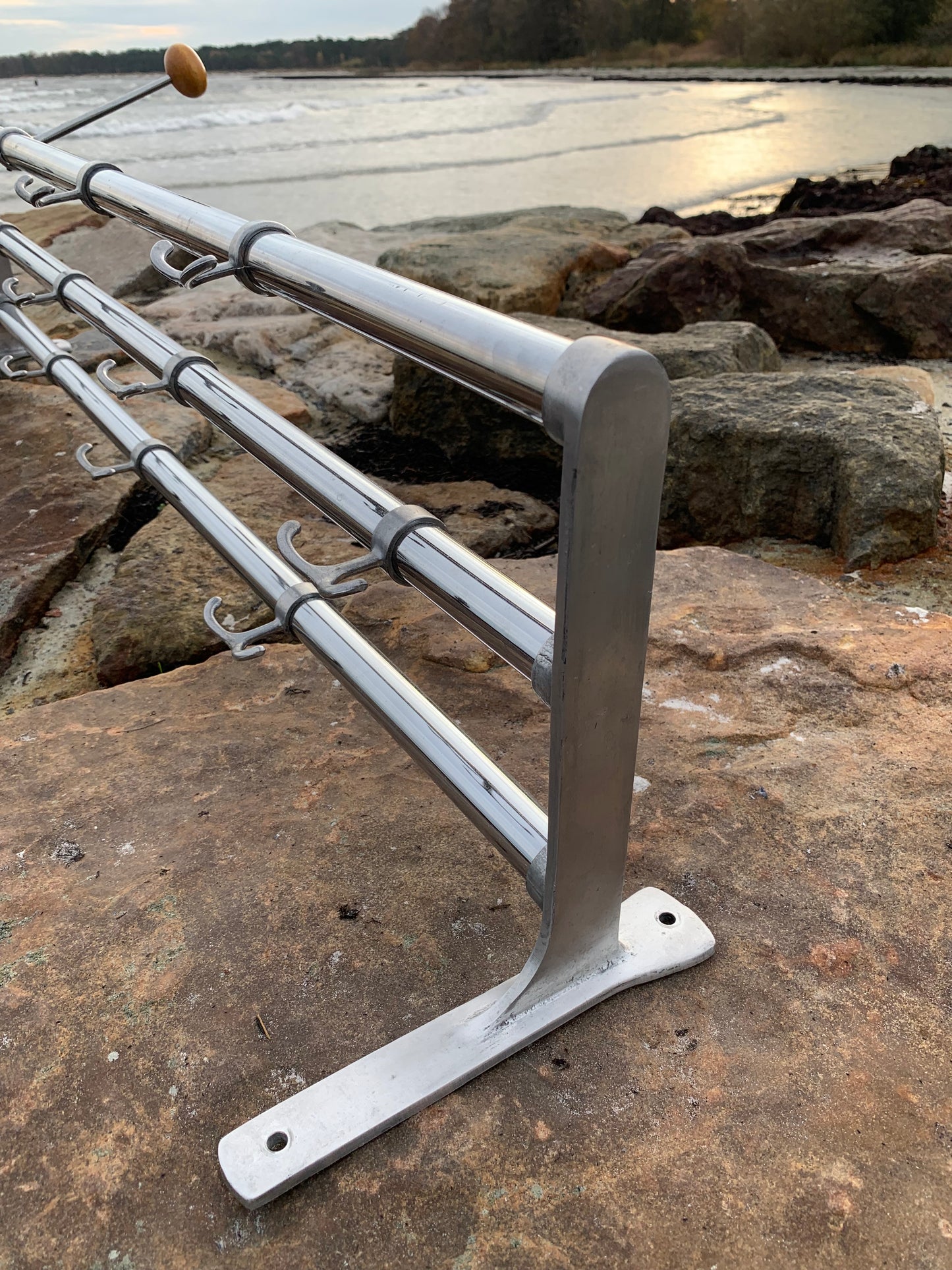 Hylde med hatteknage - Designet af Gunnar Bolin i 1937