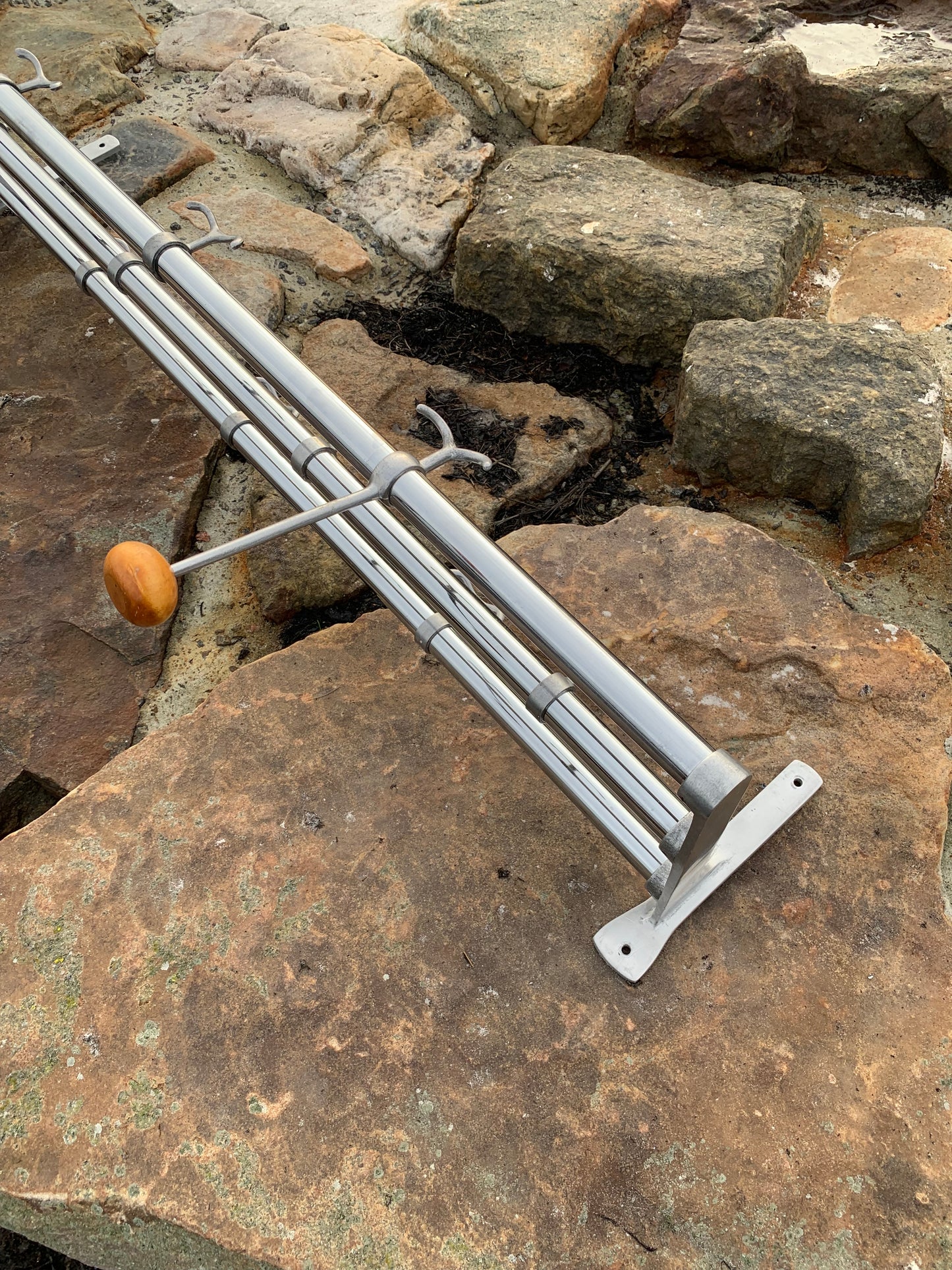 Hylde med hatteknage - Designet af Gunnar Bolin i 1937