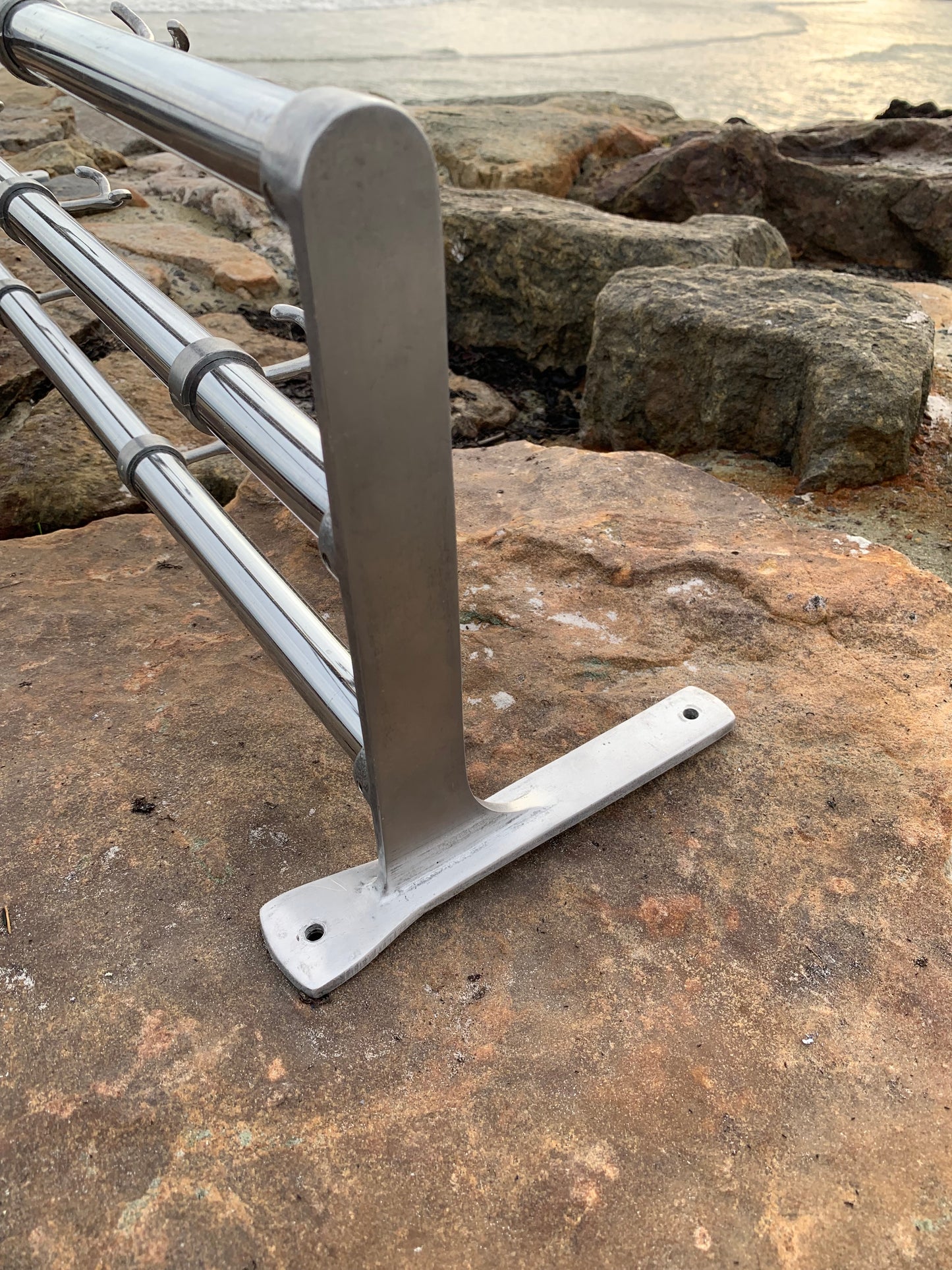 Hylde med hatteknage - Designet af Gunnar Bolin i 1937