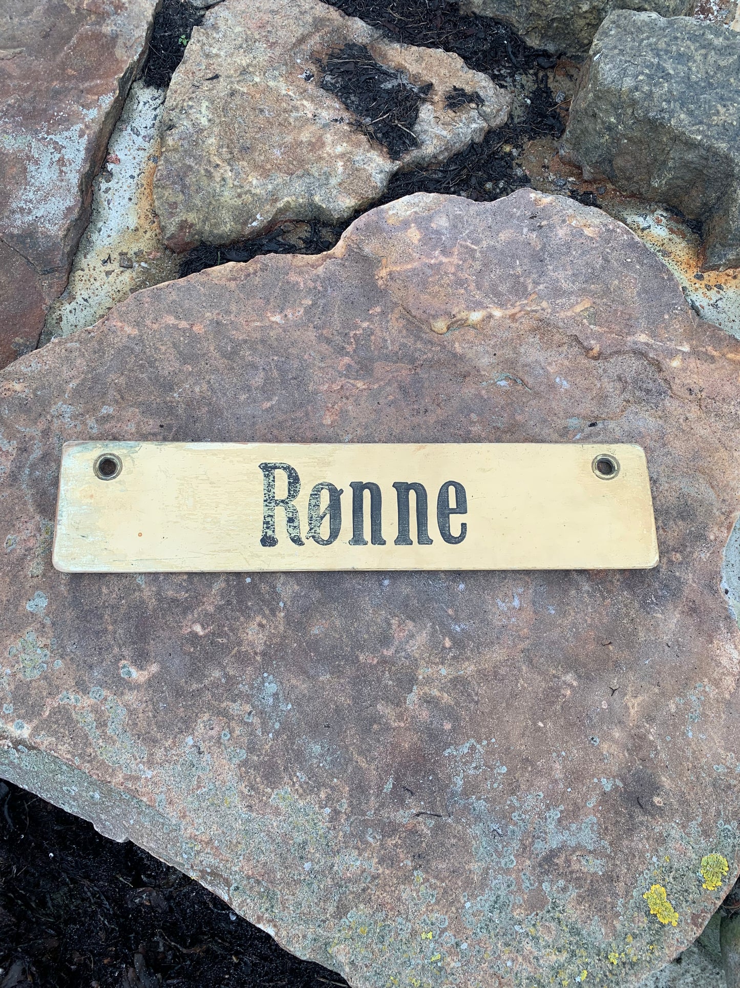 Gammelt bornholmsk skilt fra bus - Kristianshøj/Rønne