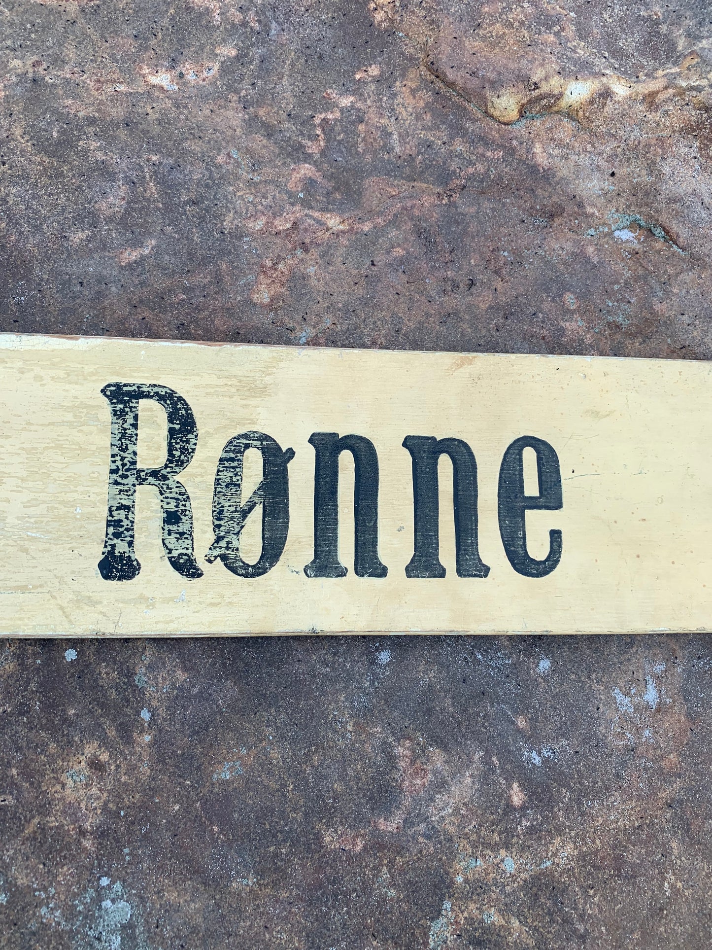 Gammelt bornholmsk skilt fra bus - Kristianshøj/Rønne