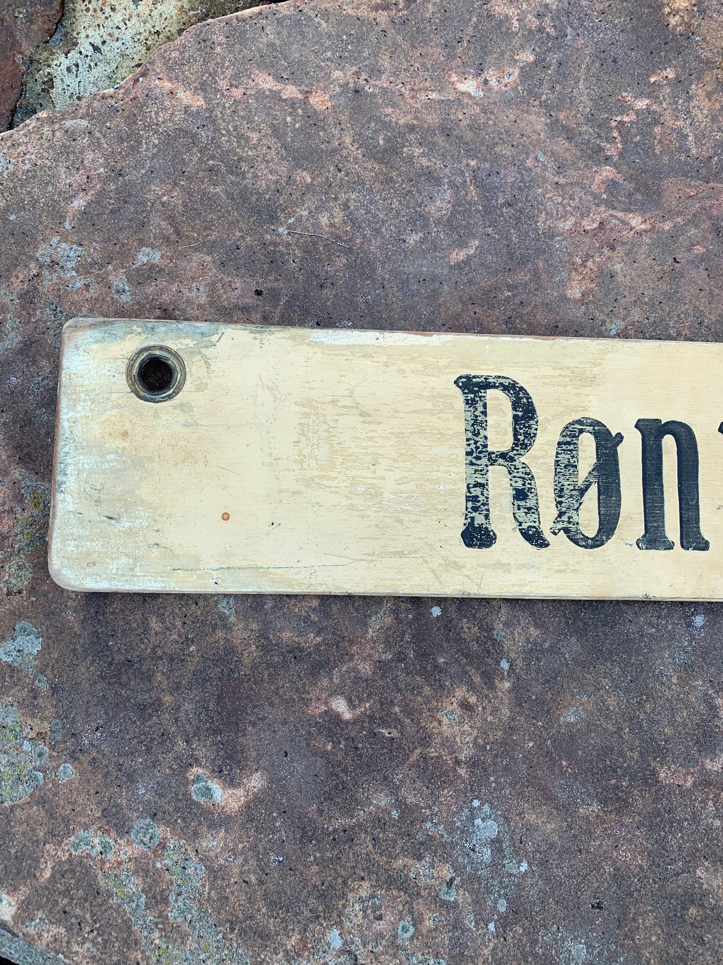 Gammelt bornholmsk skilt fra bus - Kristianshøj/Rønne