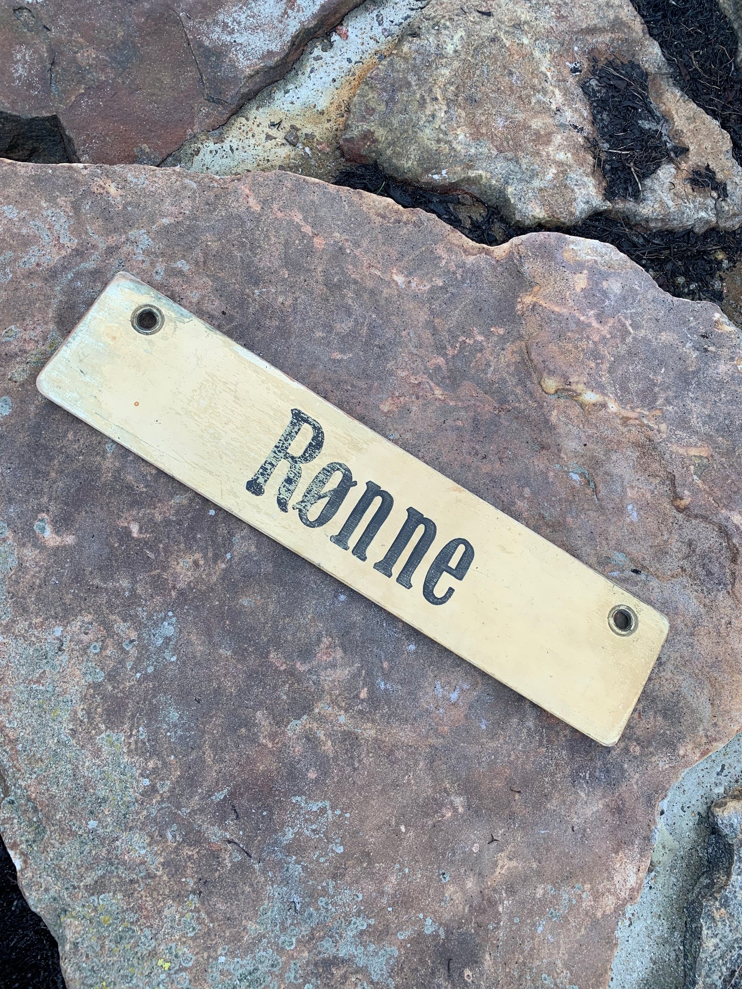 Gammelt bornholmsk skilt fra bus - Kristianshøj/Rønne