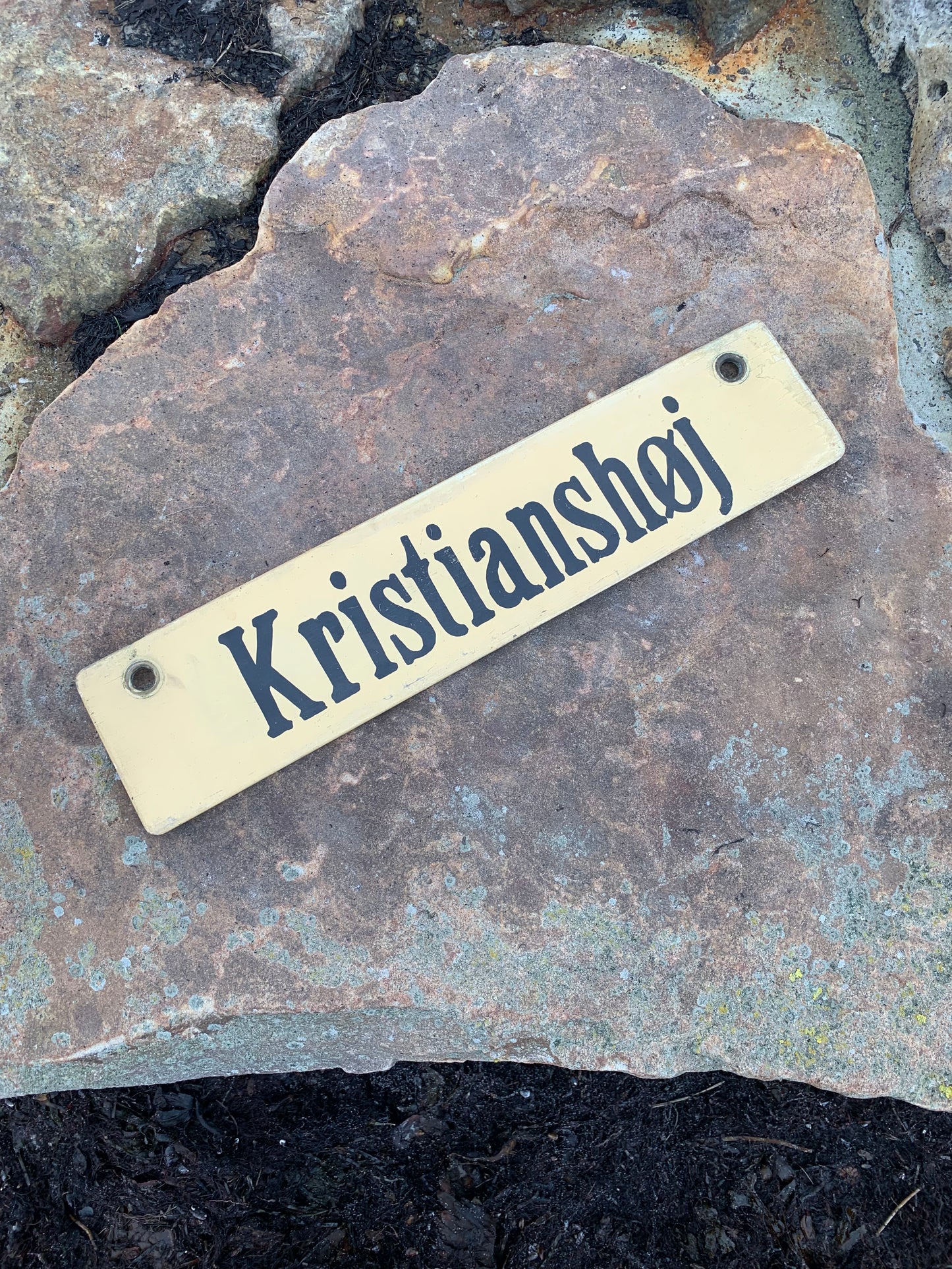 Gammelt bornholmsk skilt fra bus - Kristianshøj/Rønne