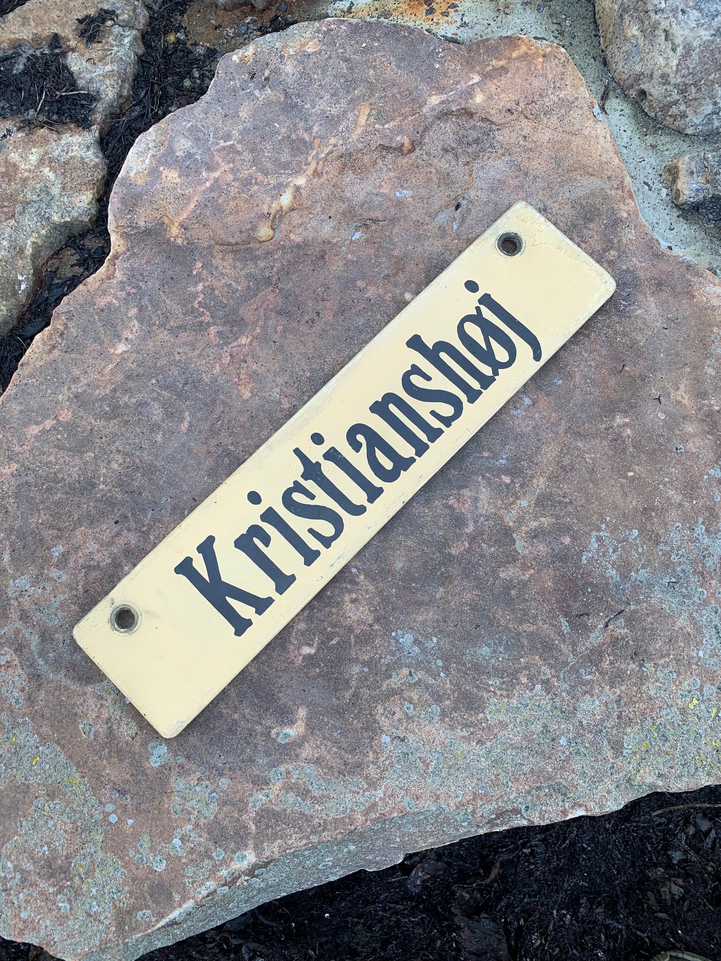 Gammelt bornholmsk skilt fra bus - Kristianshøj/Rønne