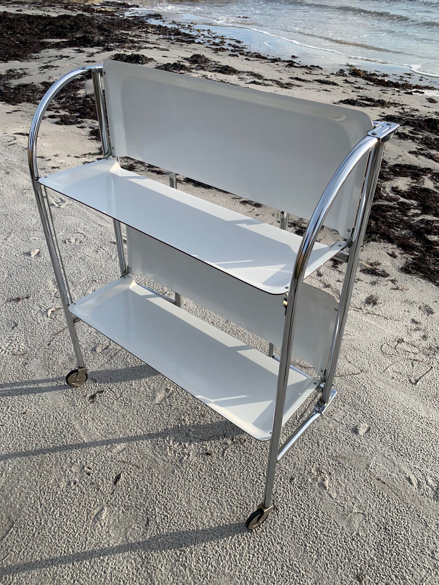 Sammenklappeligt barbord med hjul