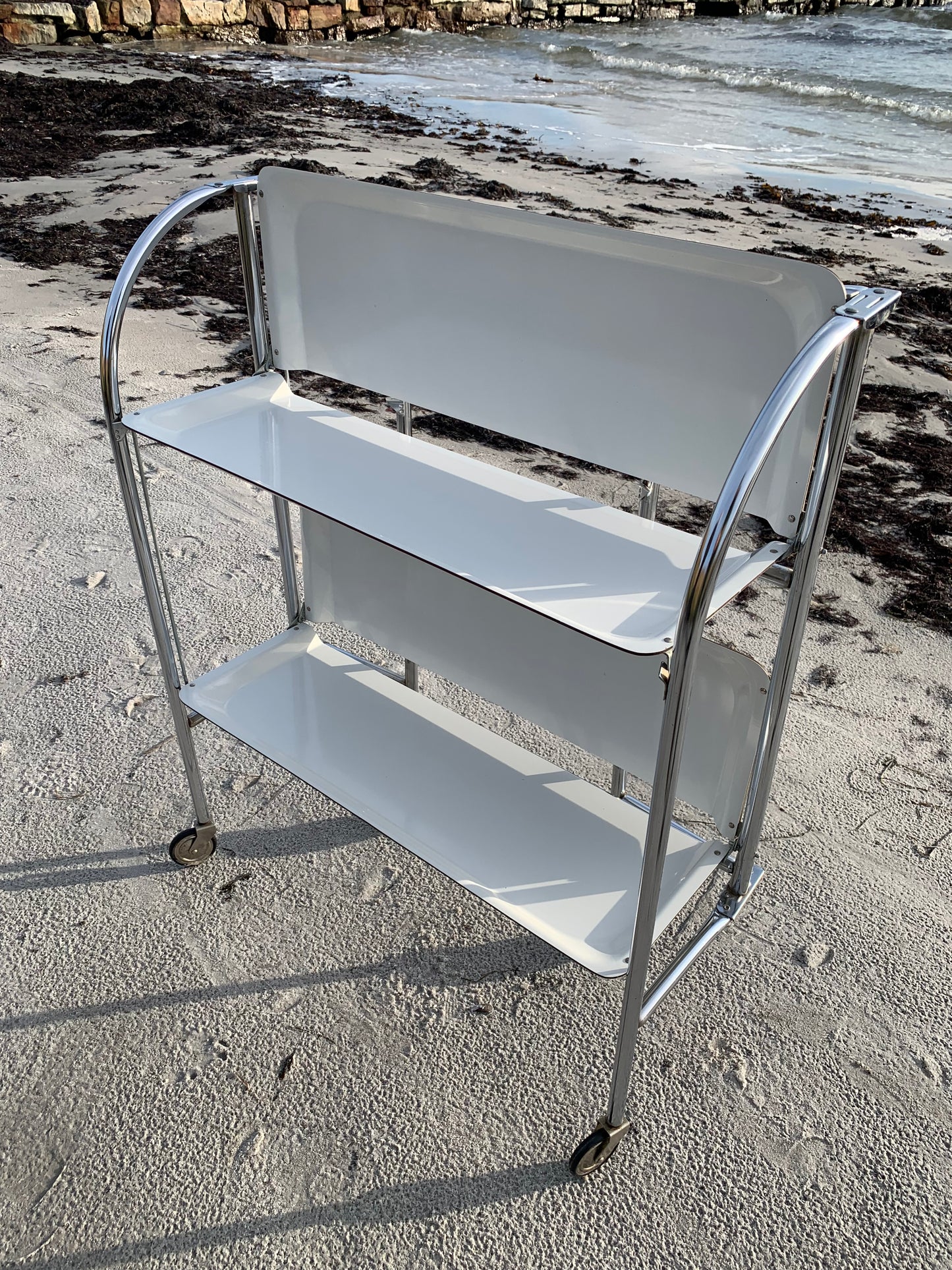 Sammenklappeligt barbord med hjul