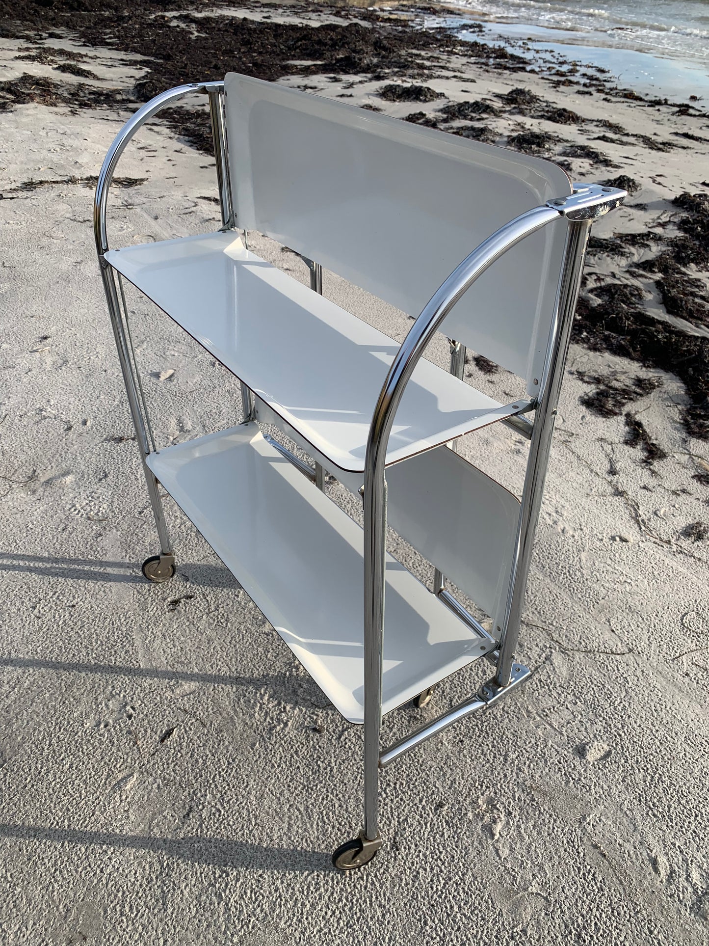 Sammenklappeligt barbord med hjul