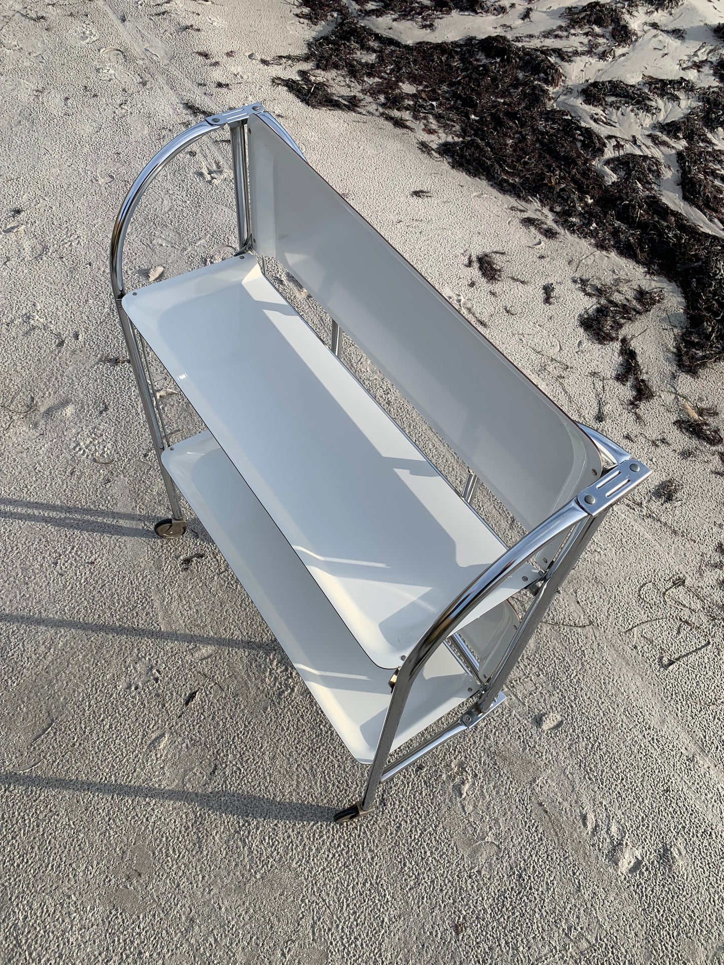 Sammenklappeligt barbord med hjul