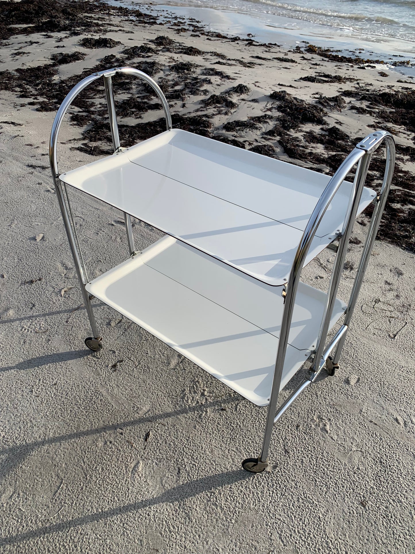 Sammenklappeligt barbord med hjul