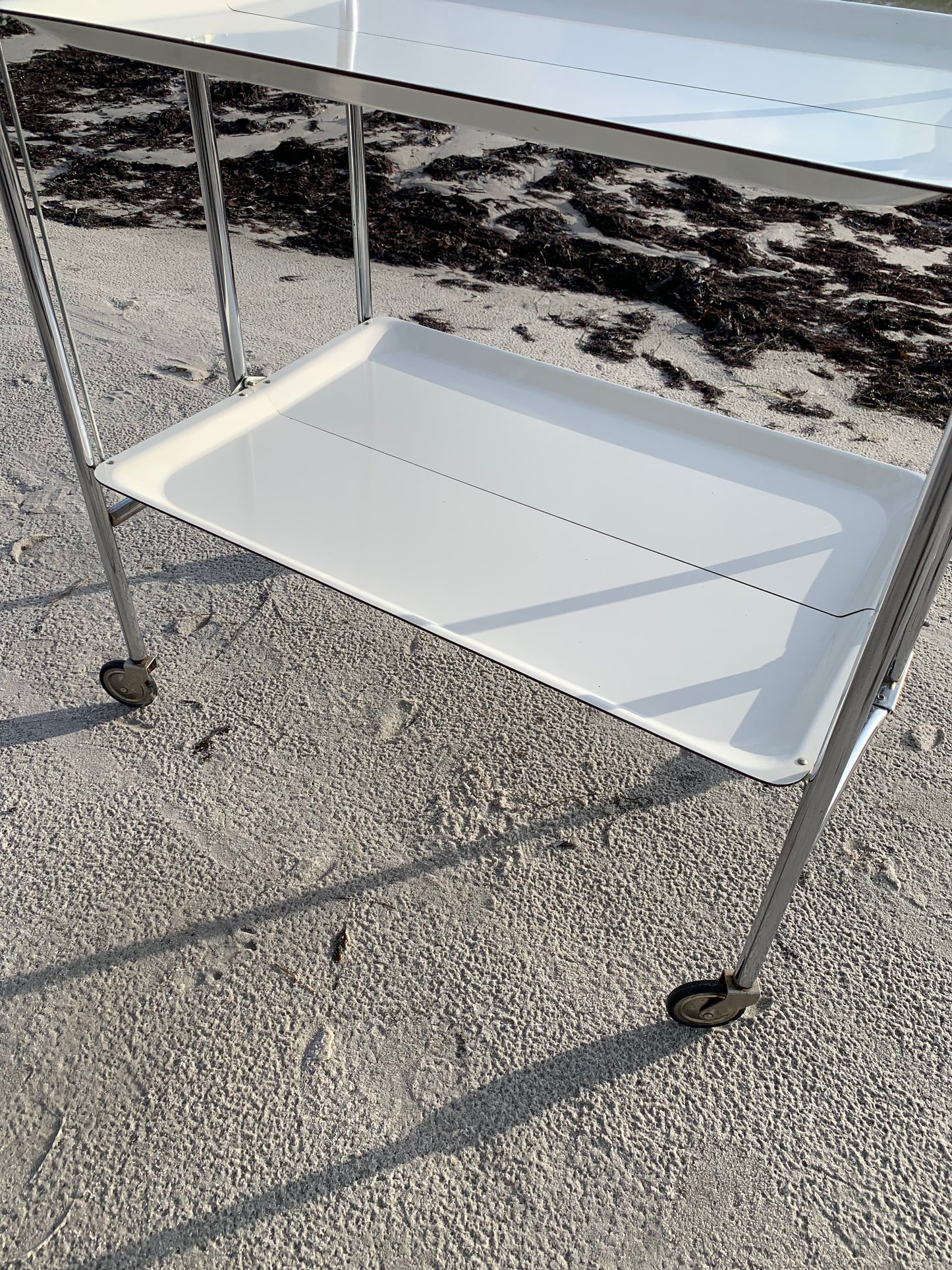 Sammenklappeligt barbord med hjul