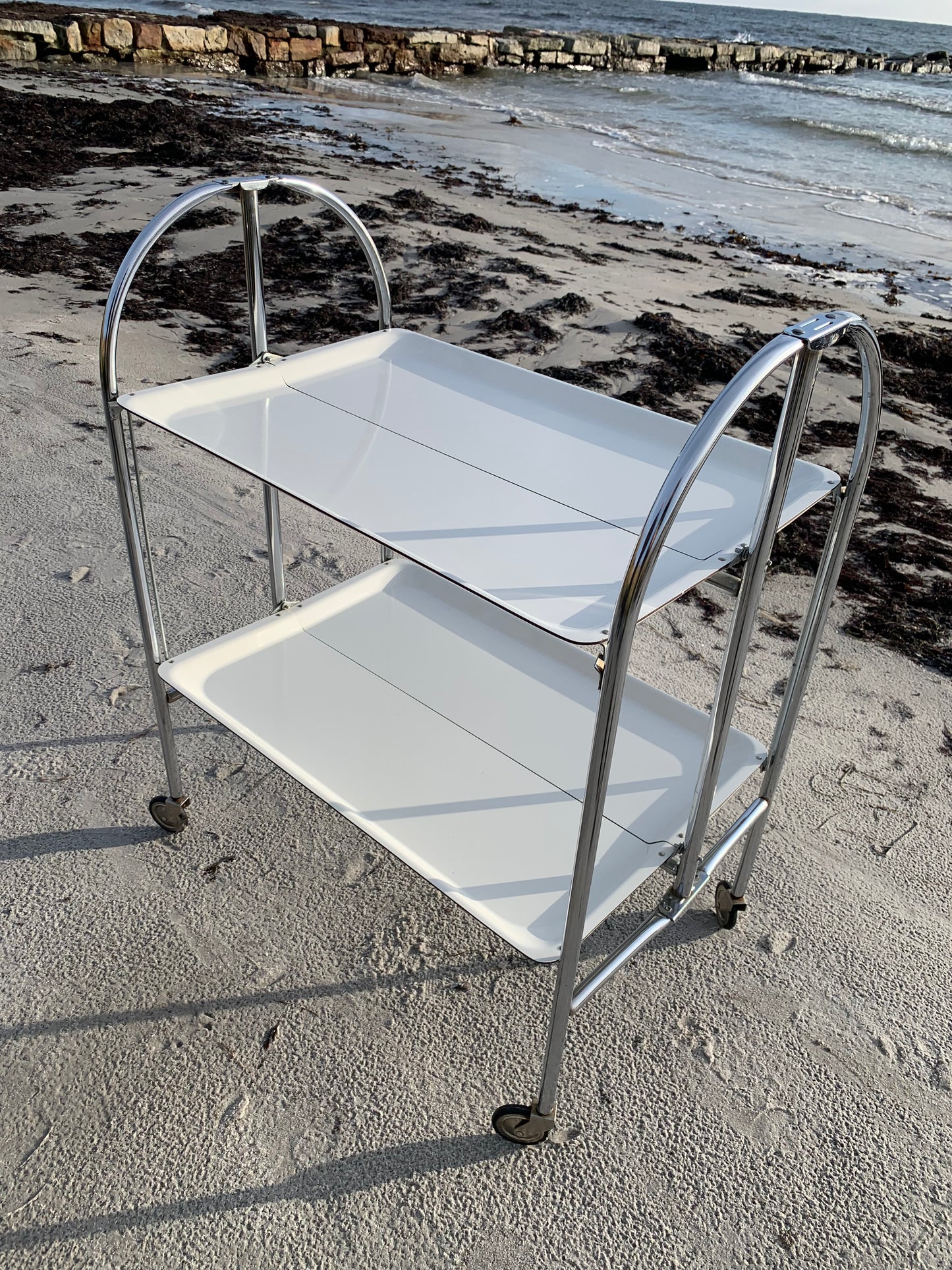 Sammenklappeligt barbord med hjul