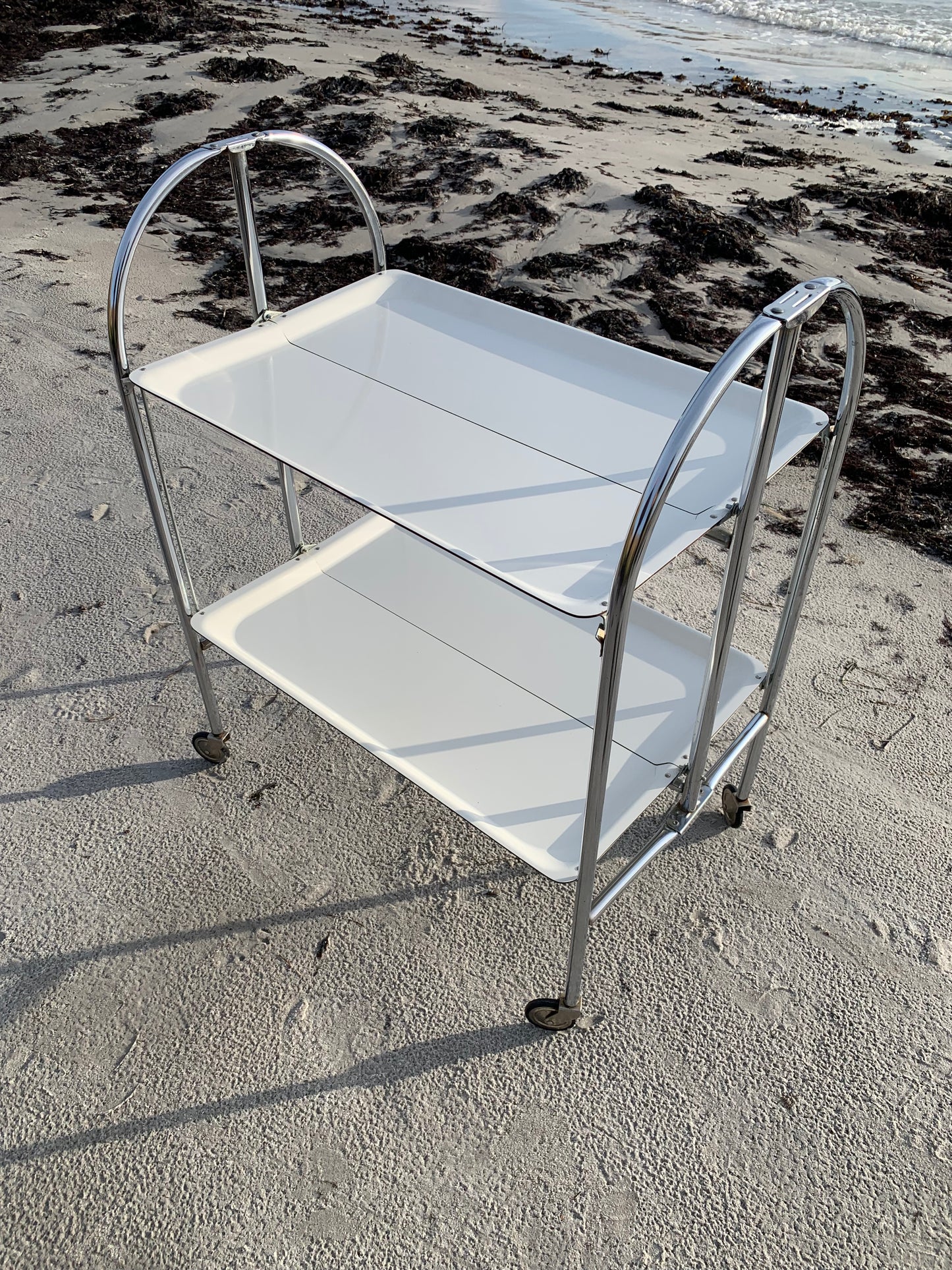 Sammenklappeligt barbord med hjul